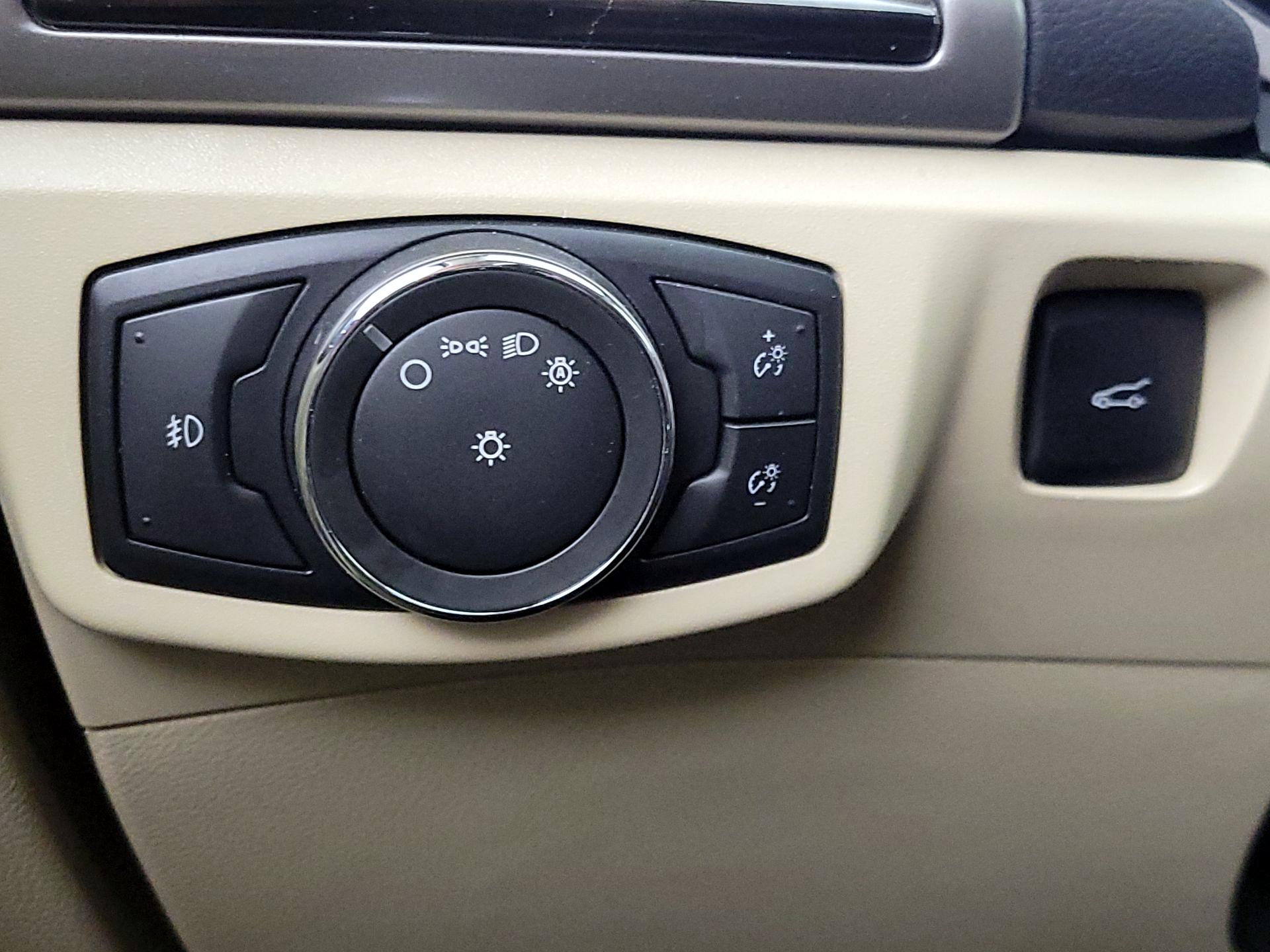 Thumbnail: 2016 Ford Fusion - 13