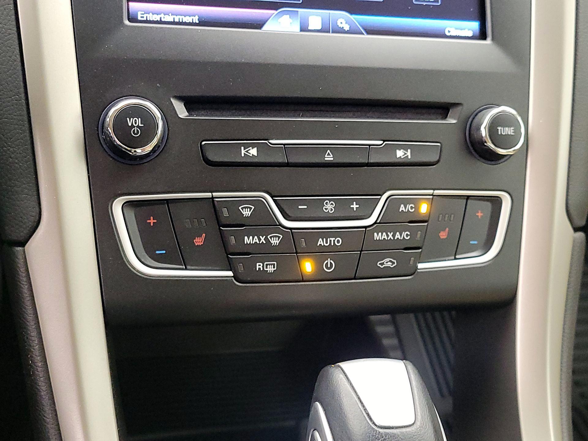 Thumbnail: 2016 Ford Fusion - 16