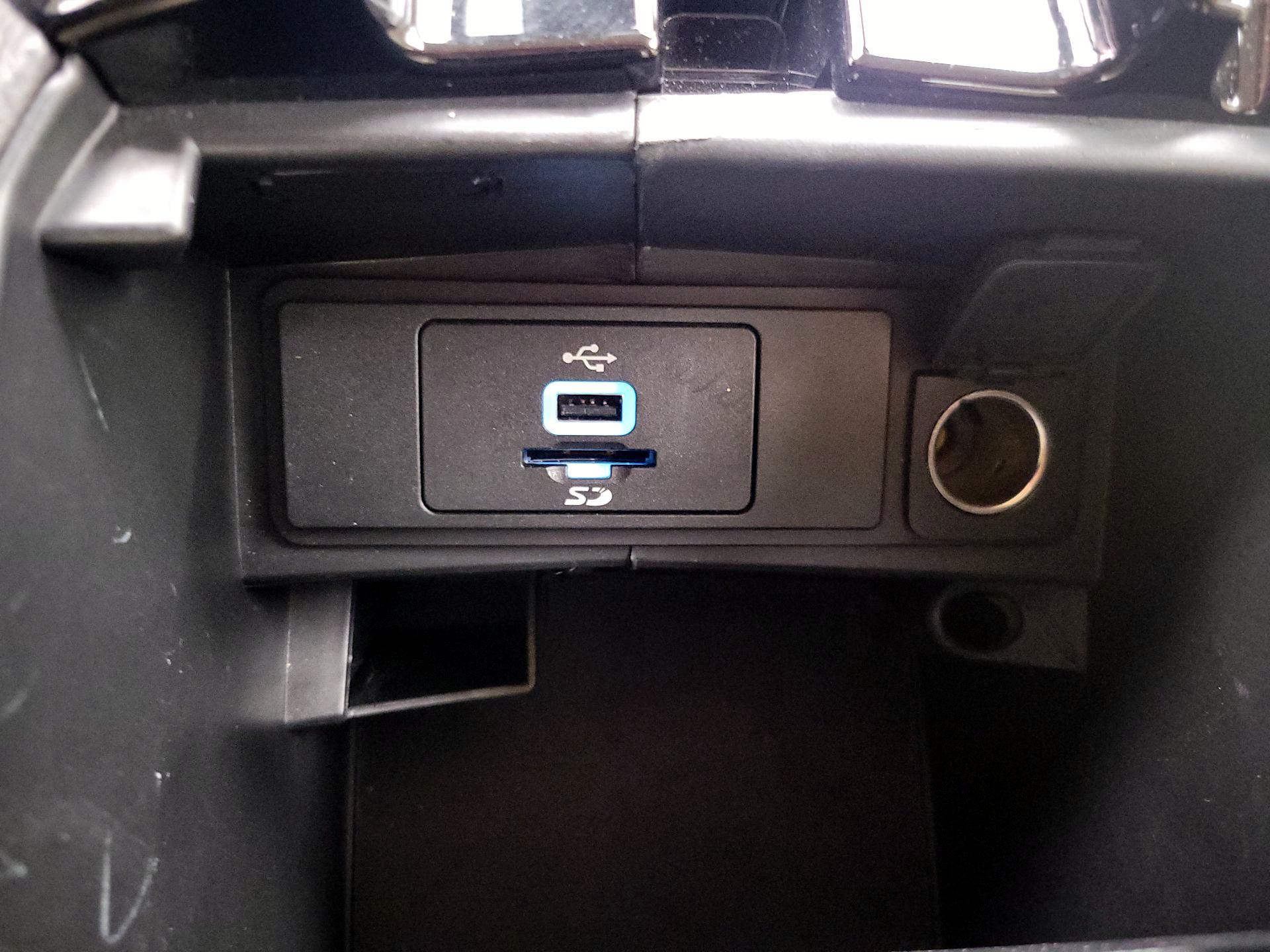 Thumbnail: 2016 Ford Fusion - 18