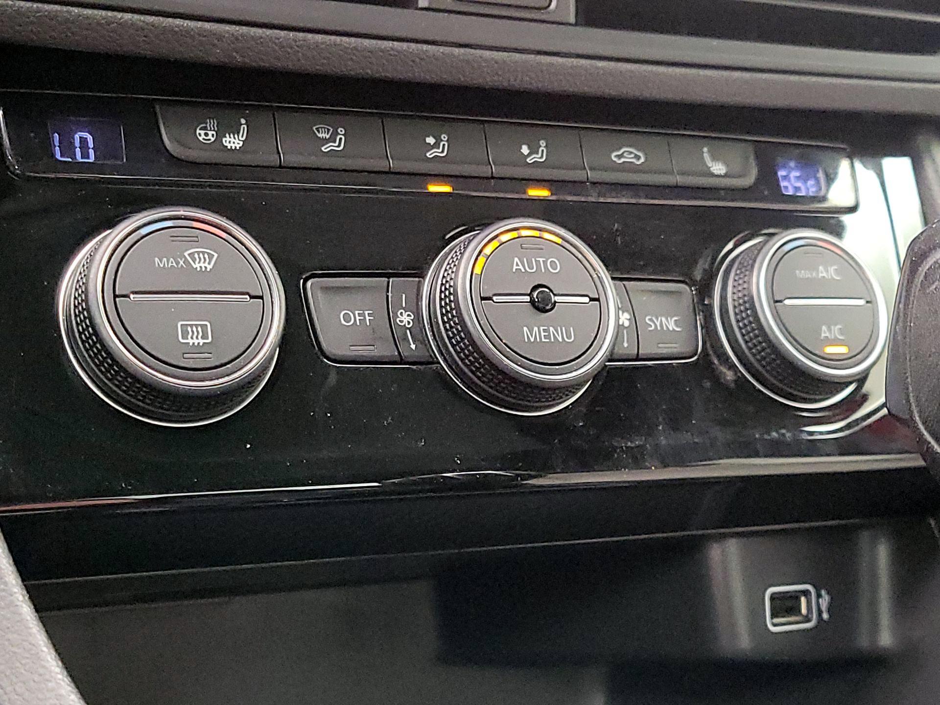 Thumbnail: 2019 Volkswagen Jetta - 16