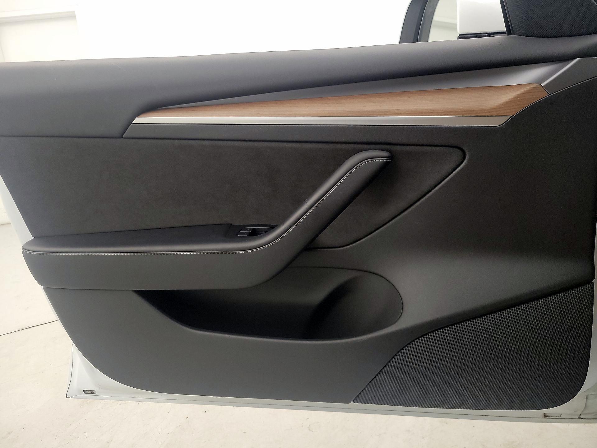 Thumbnail: 2022 Tesla Model 3 - 12