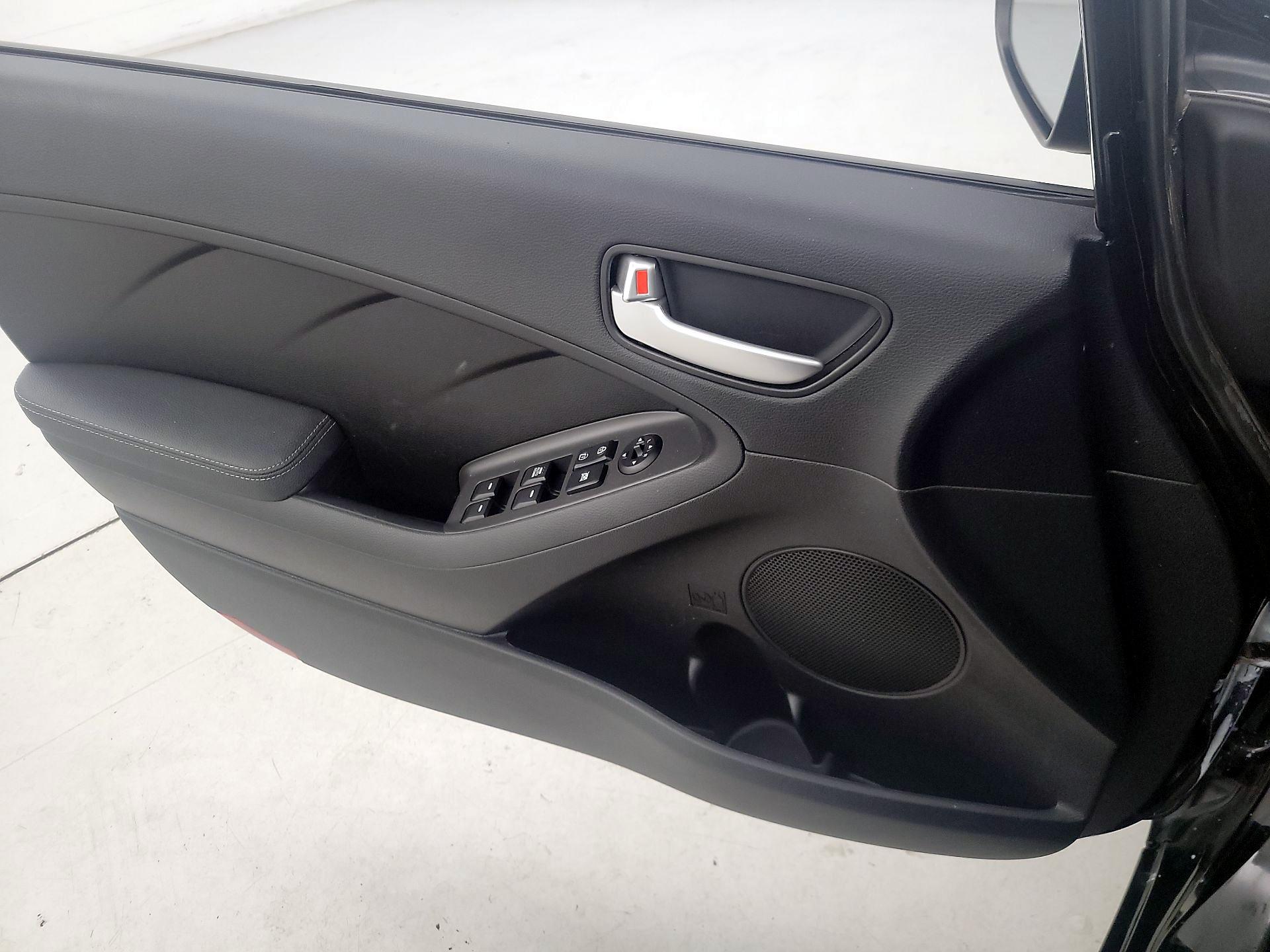 Thumbnail: 2018 Kia Forte - 12