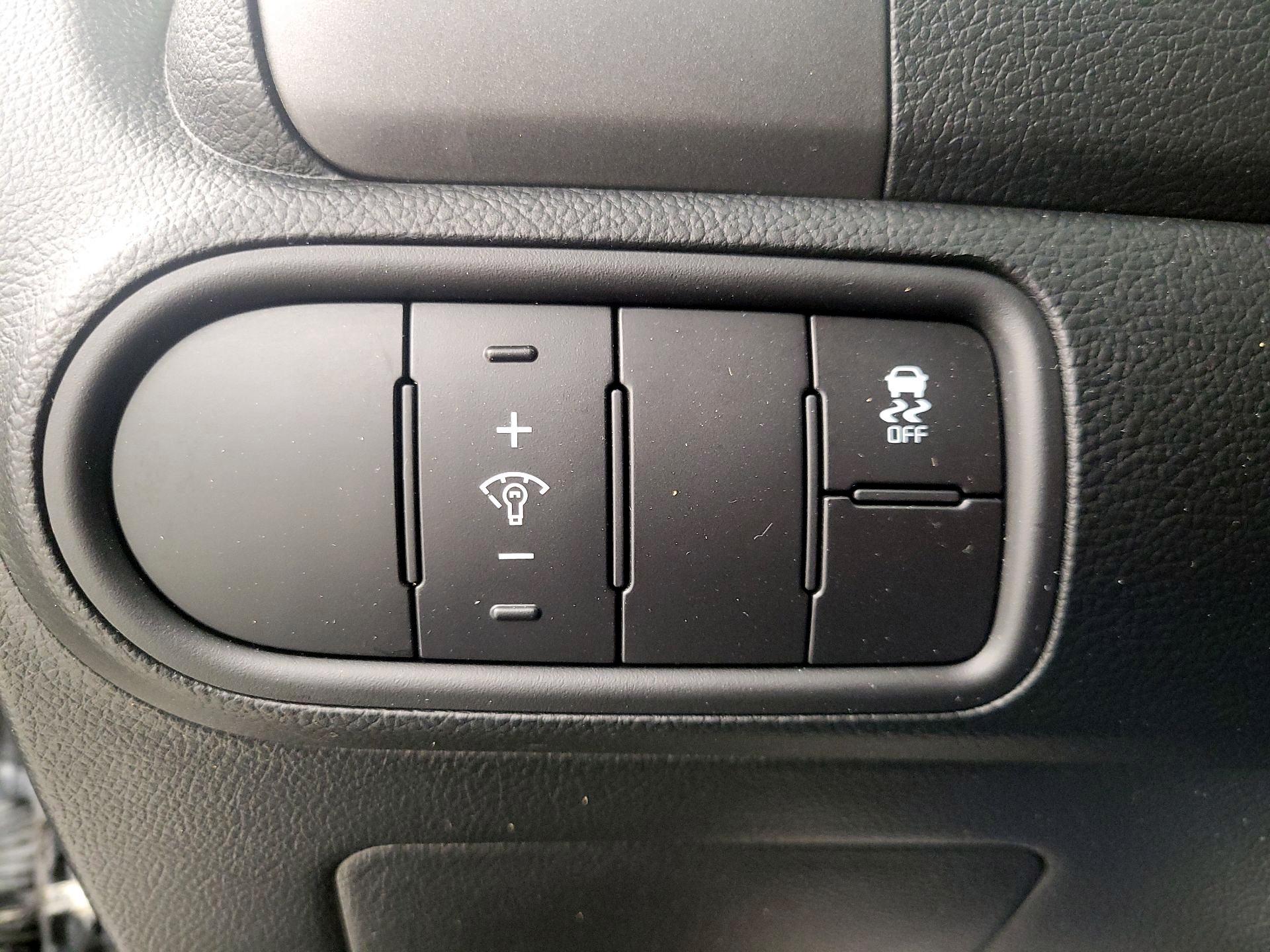 Thumbnail: 2018 Kia Forte - 13