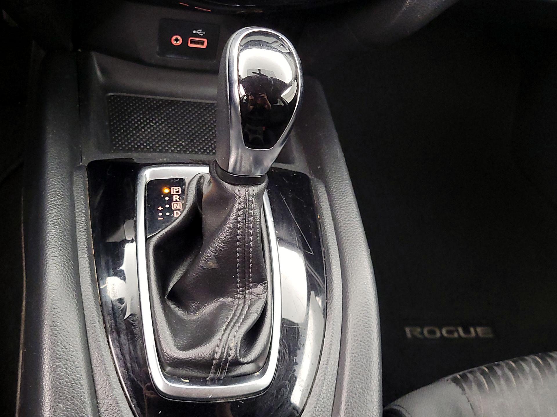 Thumbnail: 2018 Nissan Rogue - 17