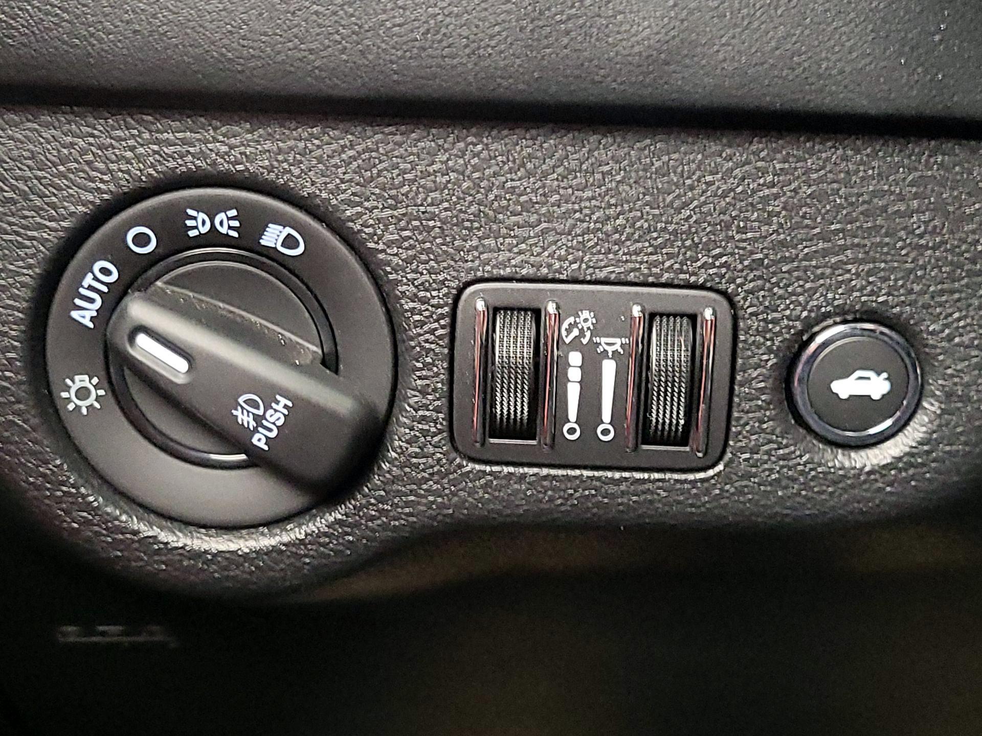 Thumbnail: 2019 Dodge Charger - 13