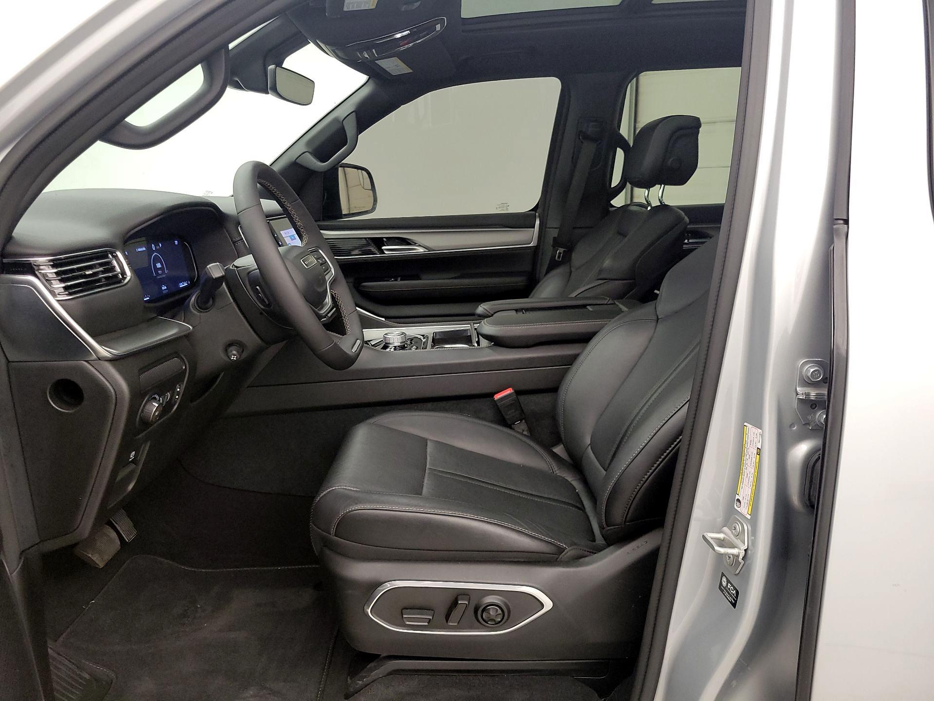 Thumbnail: 2024 Jeep Wagoneer - 11