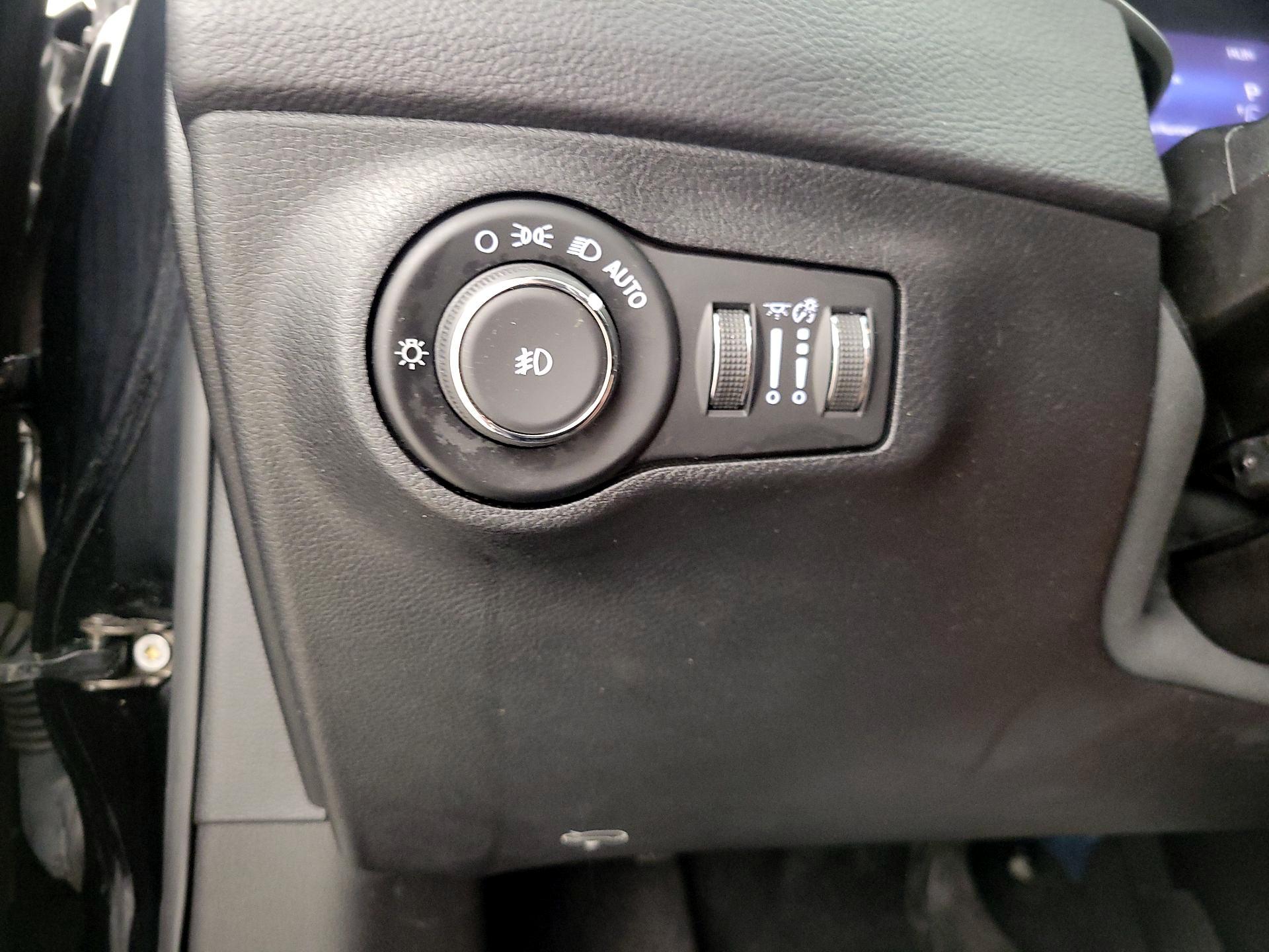 Thumbnail: 2018 Jeep Compass - 13
