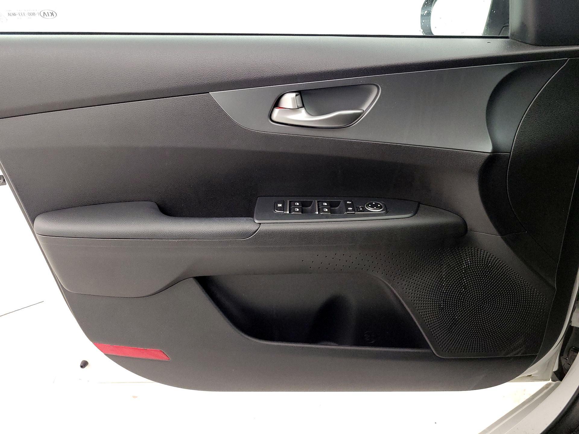Thumbnail: 2021 Kia Forte - 12