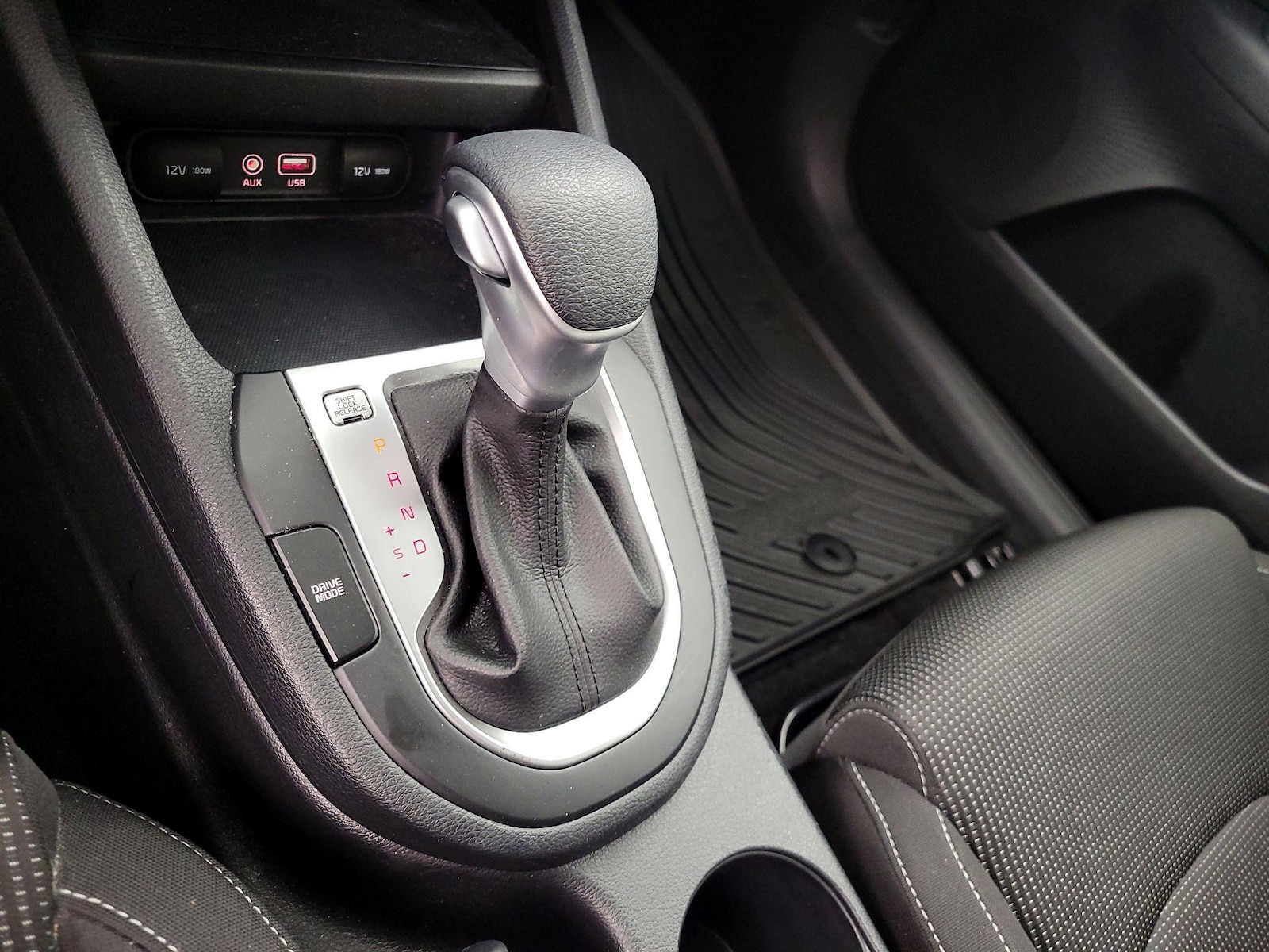 2021 Kia Forte LXS - Photo 18
