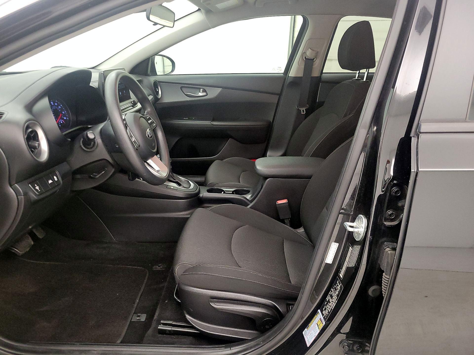 Thumbnail: 2021 Kia Forte - 11