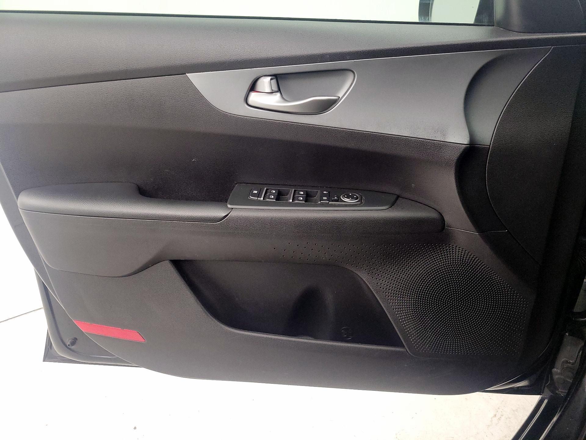 Thumbnail: 2021 Kia Forte - 12