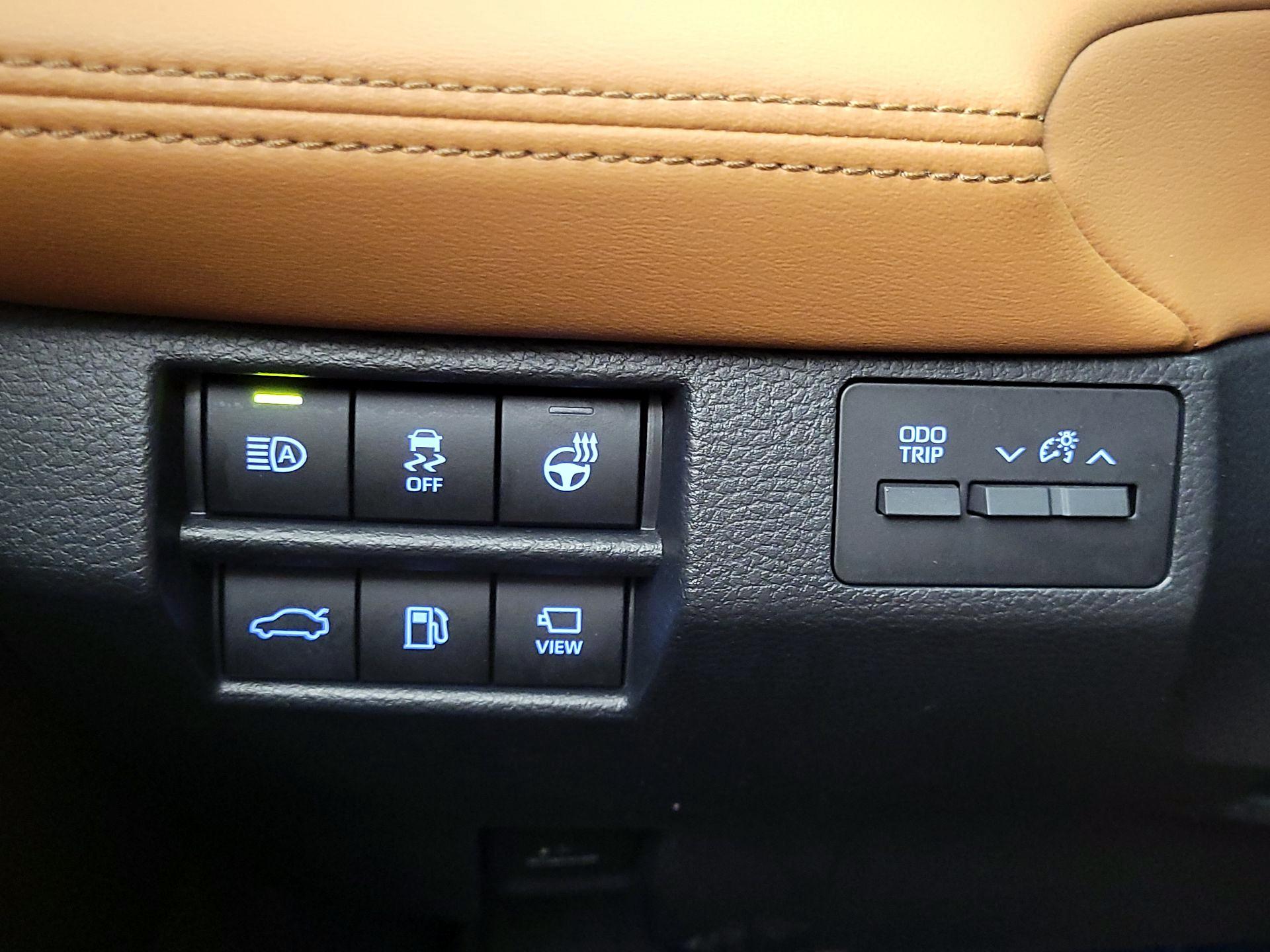 Thumbnail: 2021 Toyota Avalon - 13