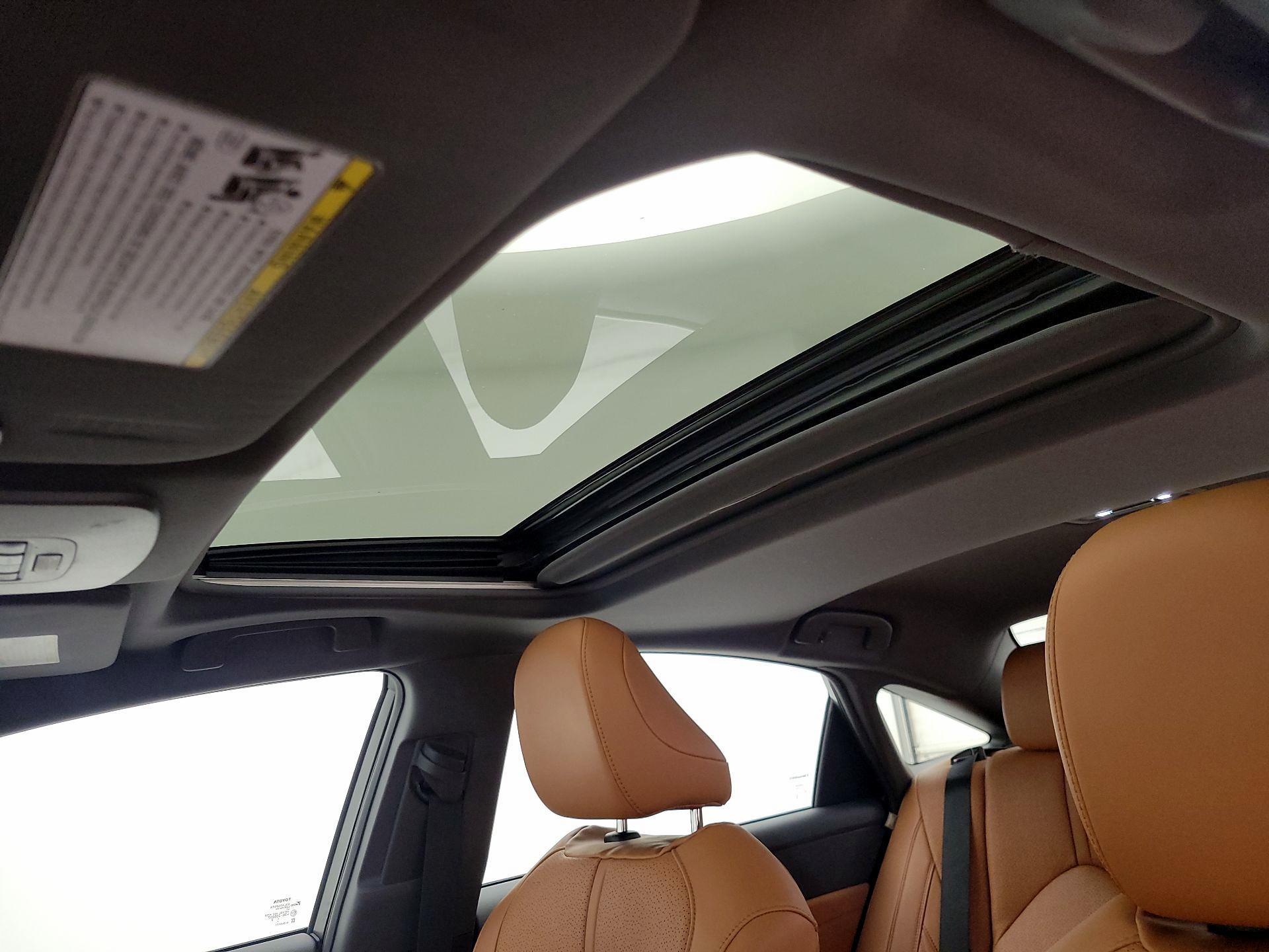 Thumbnail: 2021 Toyota Avalon - 20