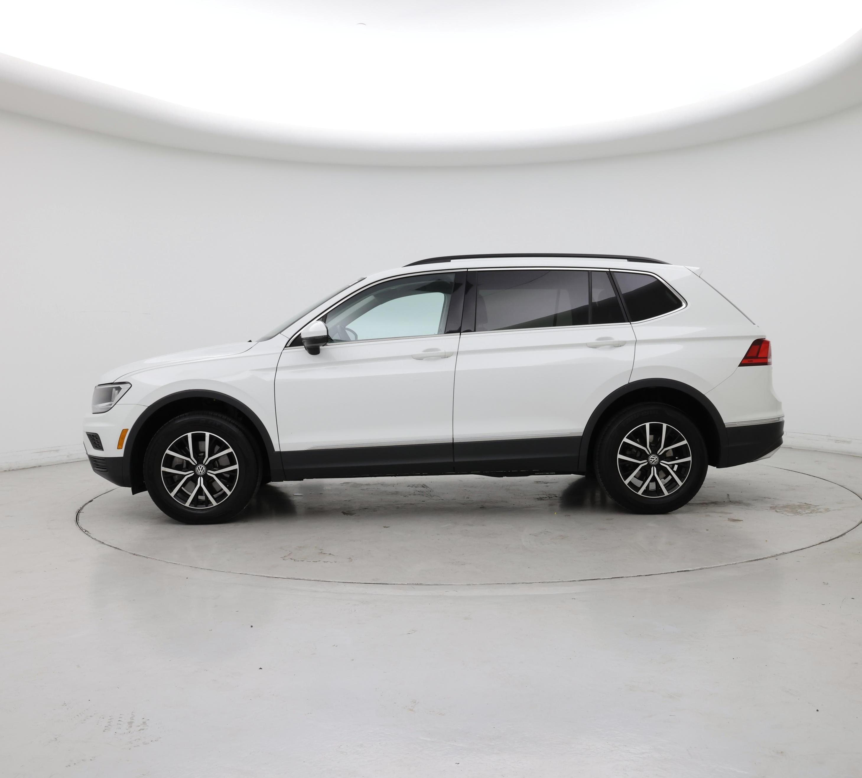 Thumbnail: 2021 Volkswagen Tiguan - 3