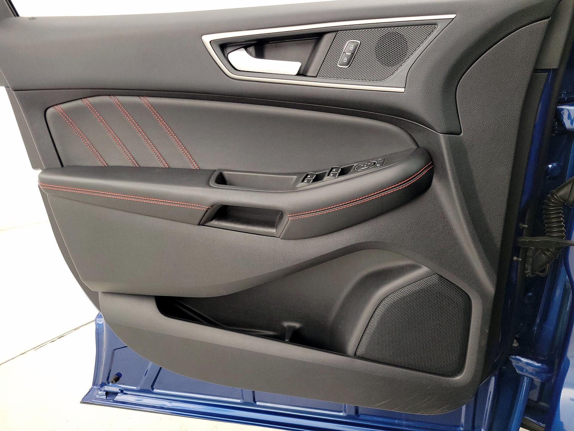 Thumbnail: 2021 Ford Edge - 12