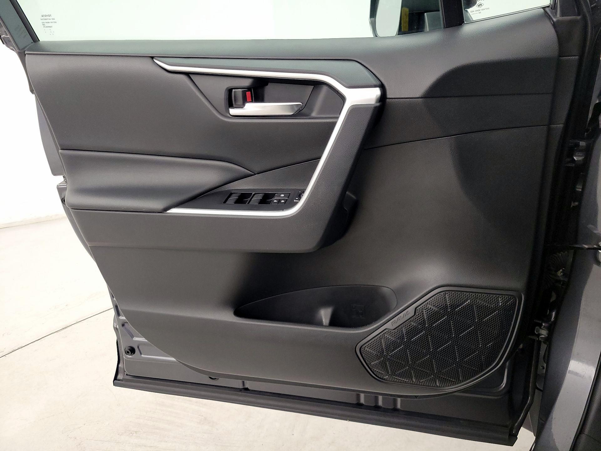 Thumbnail: 2021 Toyota RAV4 - 12