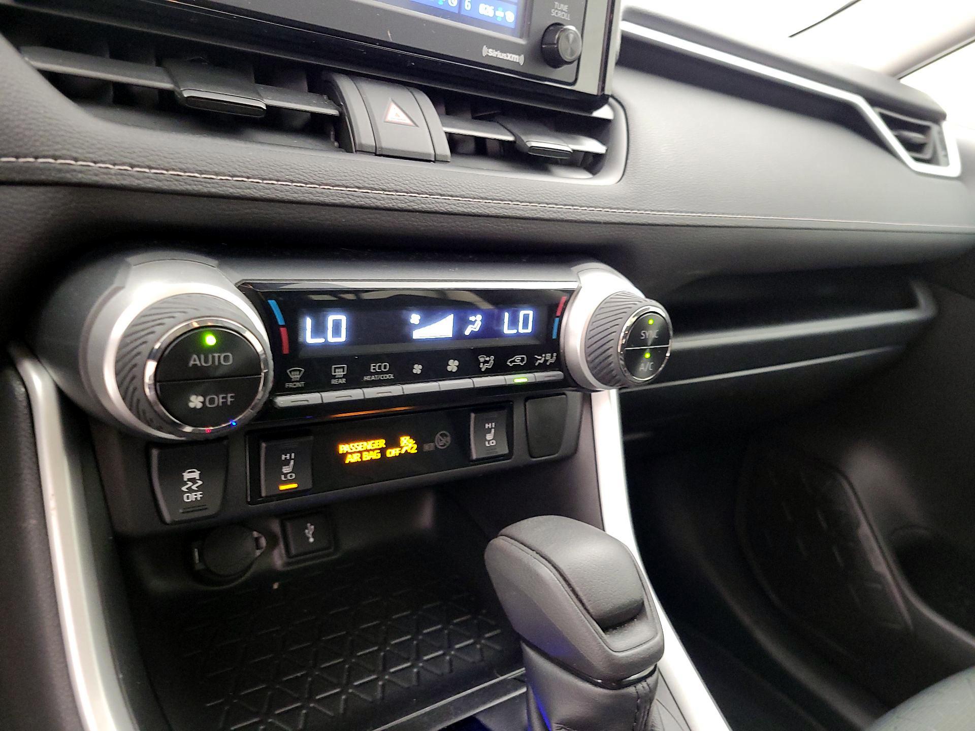 Thumbnail: 2021 Toyota RAV4 - 16