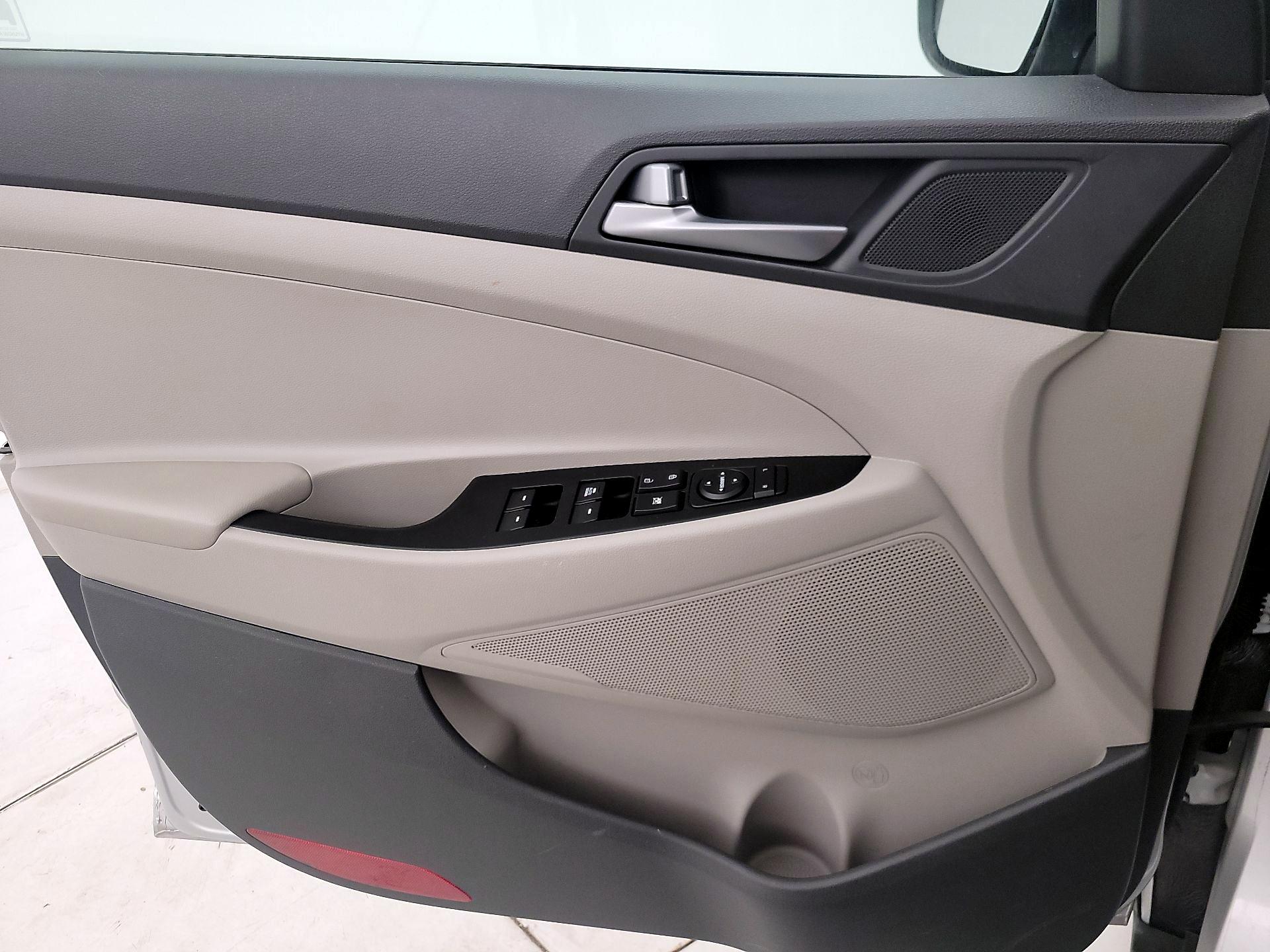 Thumbnail: 2016 Hyundai Tucson - 12