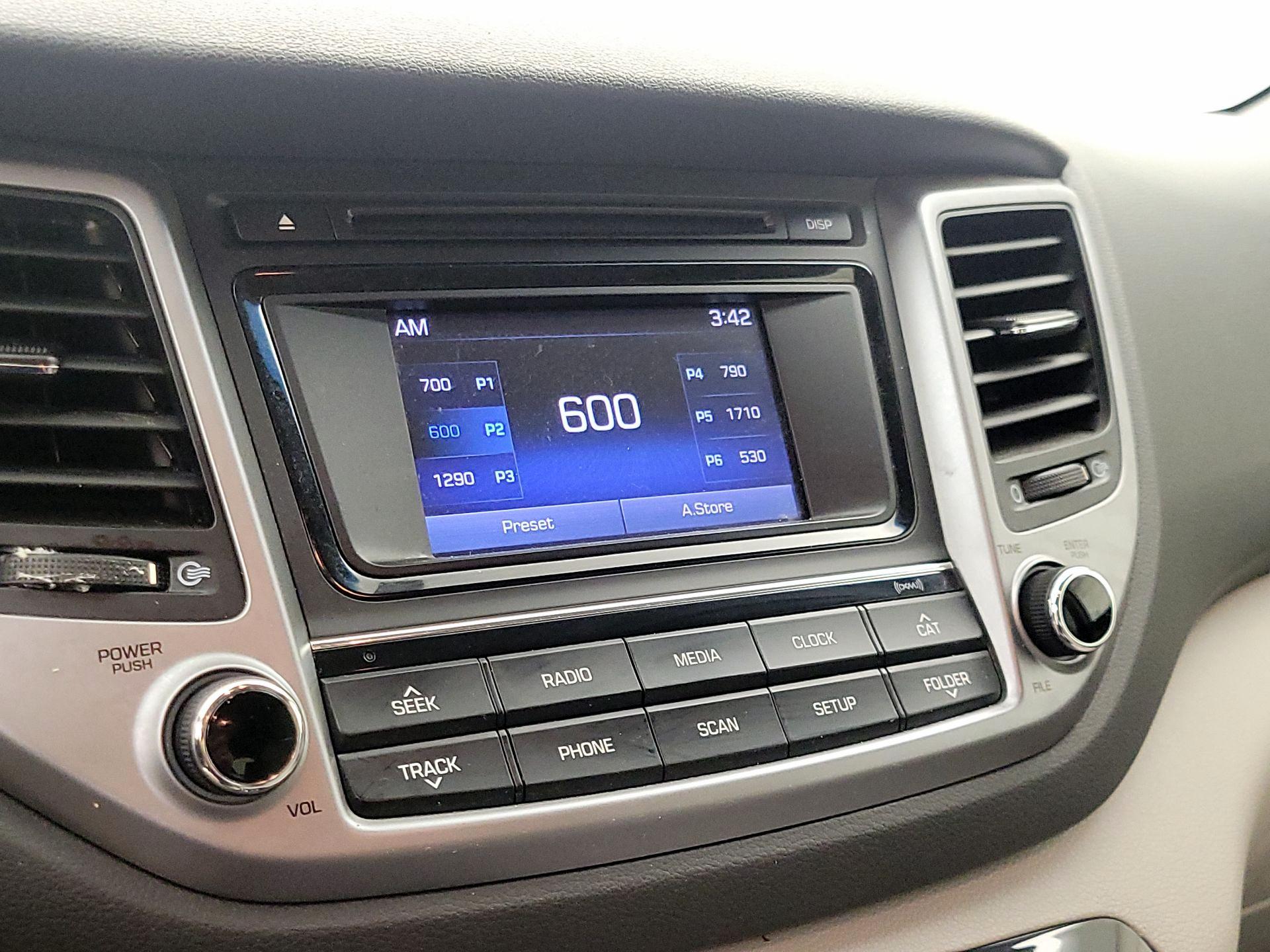Thumbnail: 2016 Hyundai Tucson - 15