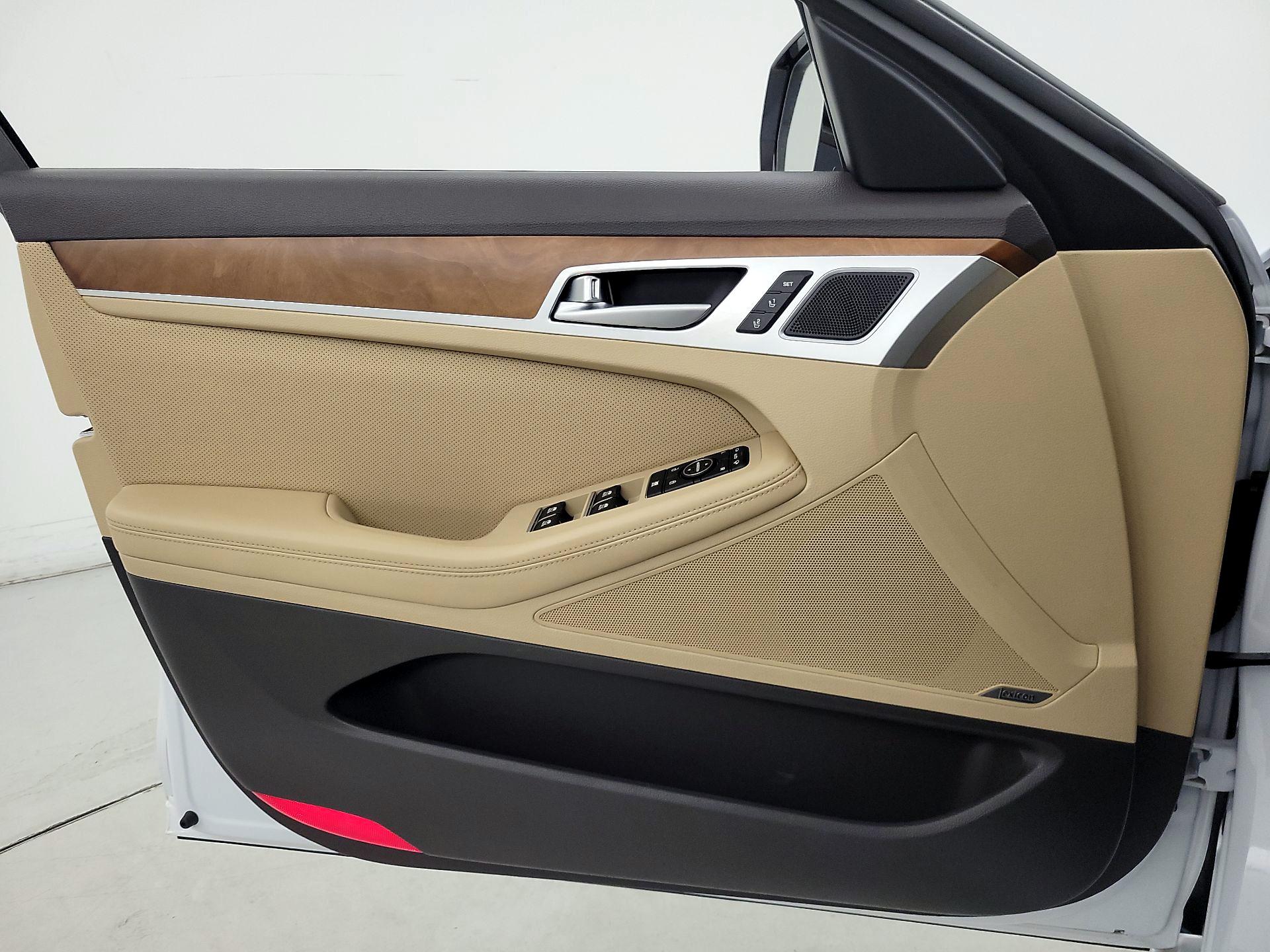 Thumbnail: 2017 Genesis G80 - 12