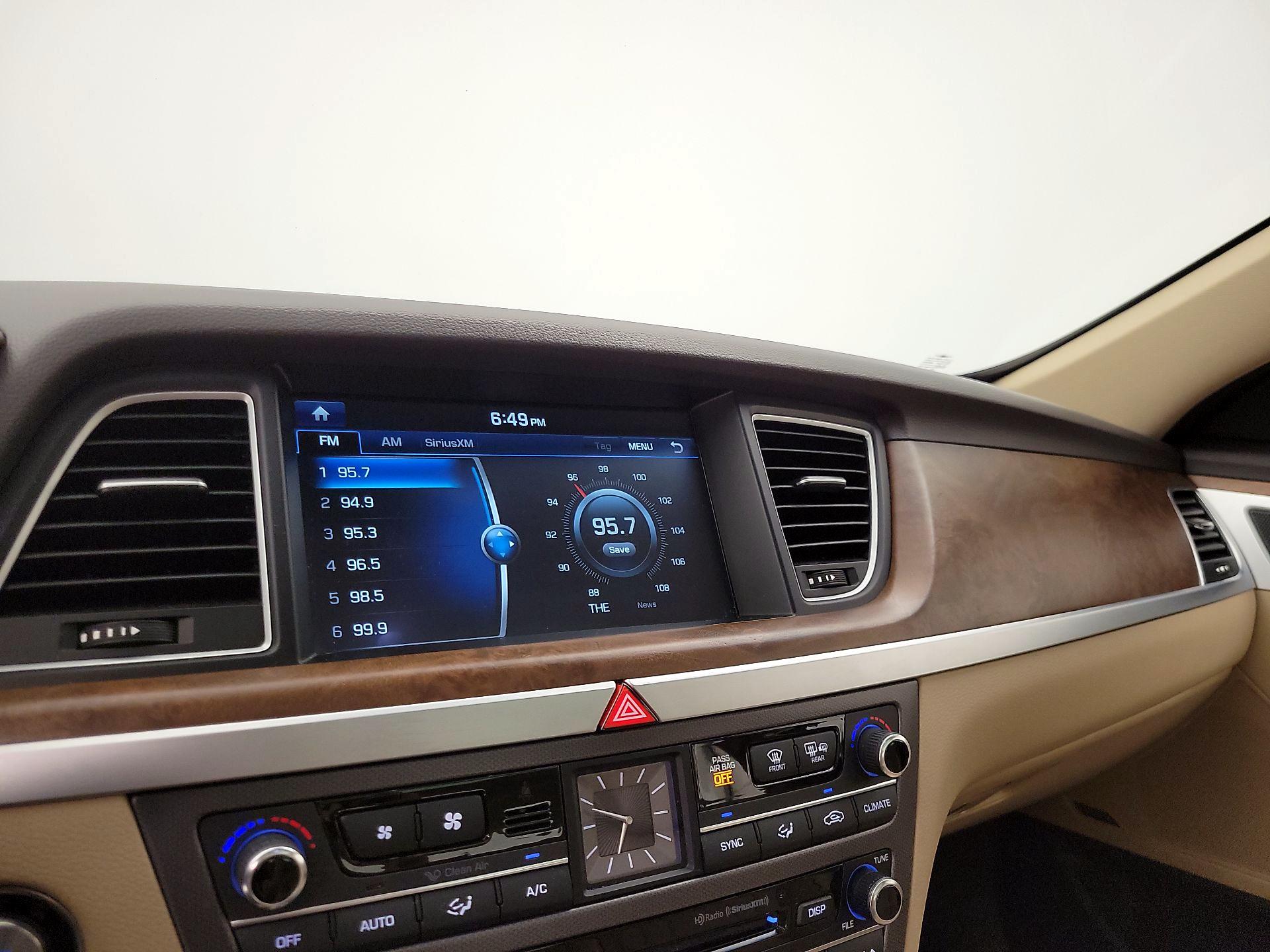 Thumbnail: 2017 Genesis G80 - 16