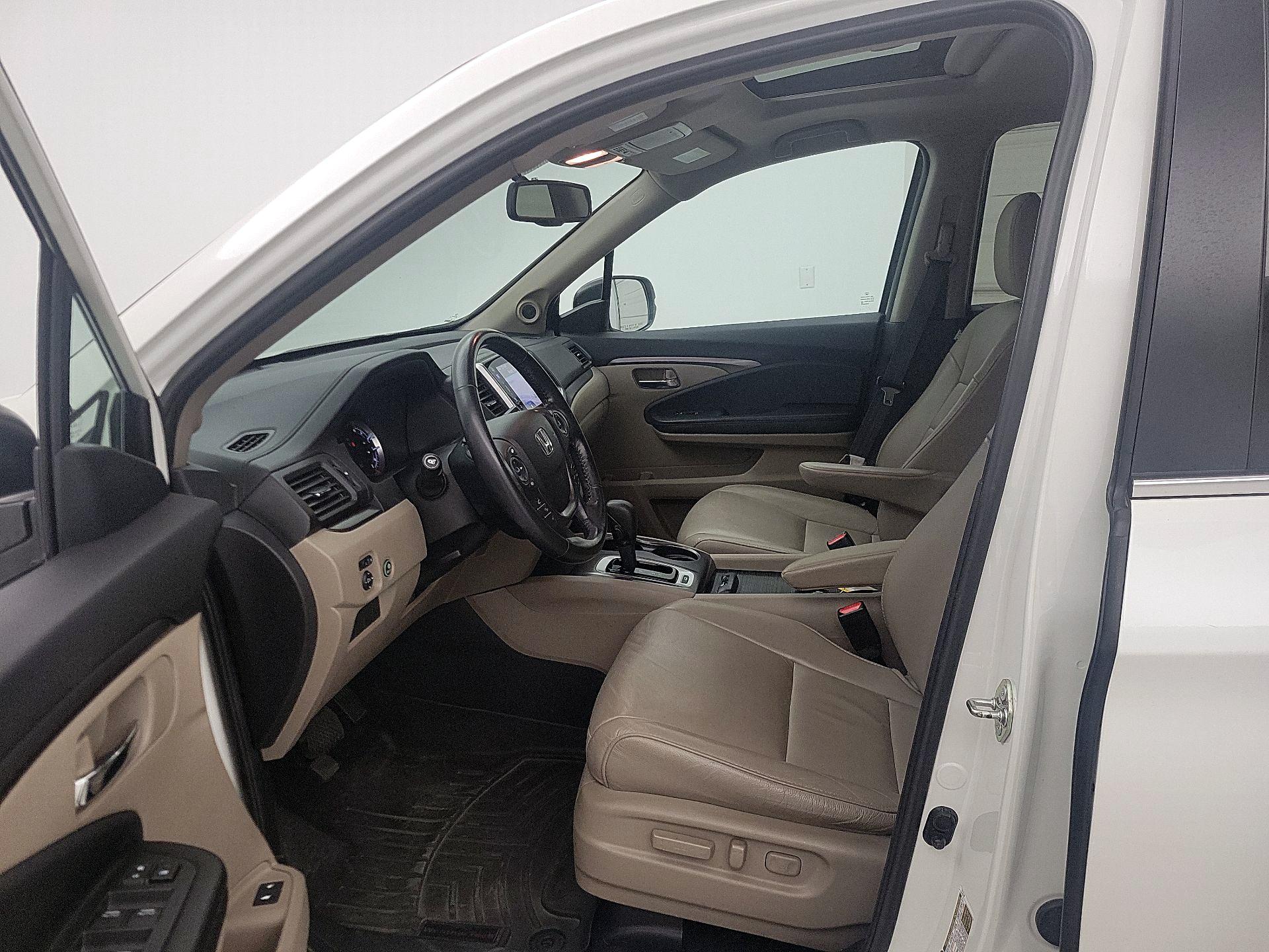 Thumbnail: 2016 Honda Pilot - 11