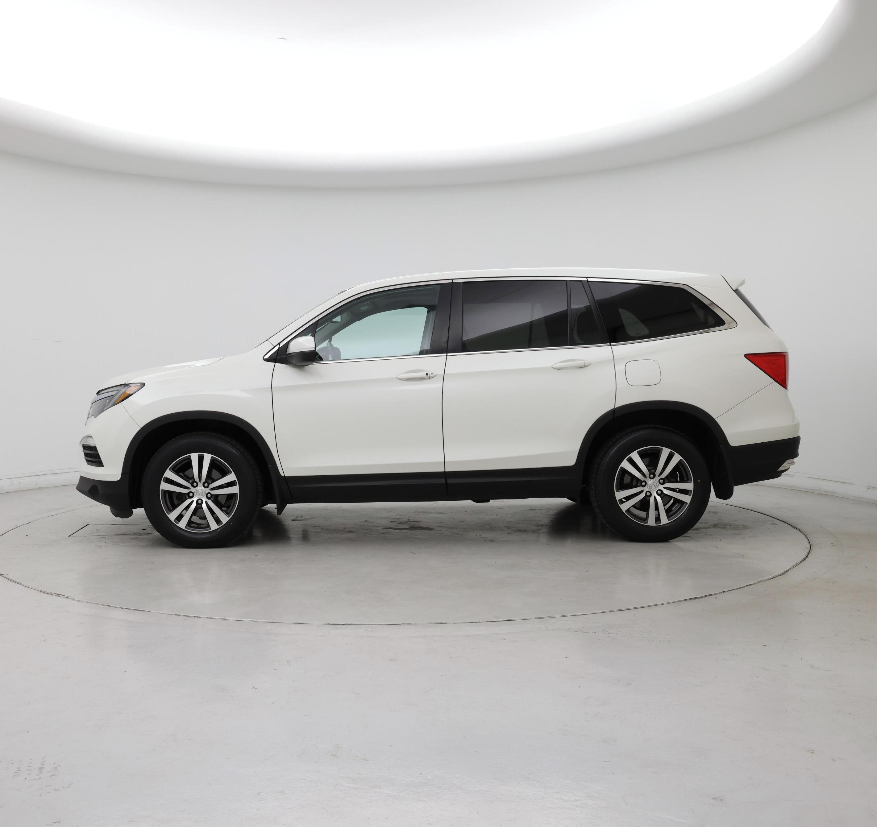 Thumbnail: 2016 Honda Pilot - 3