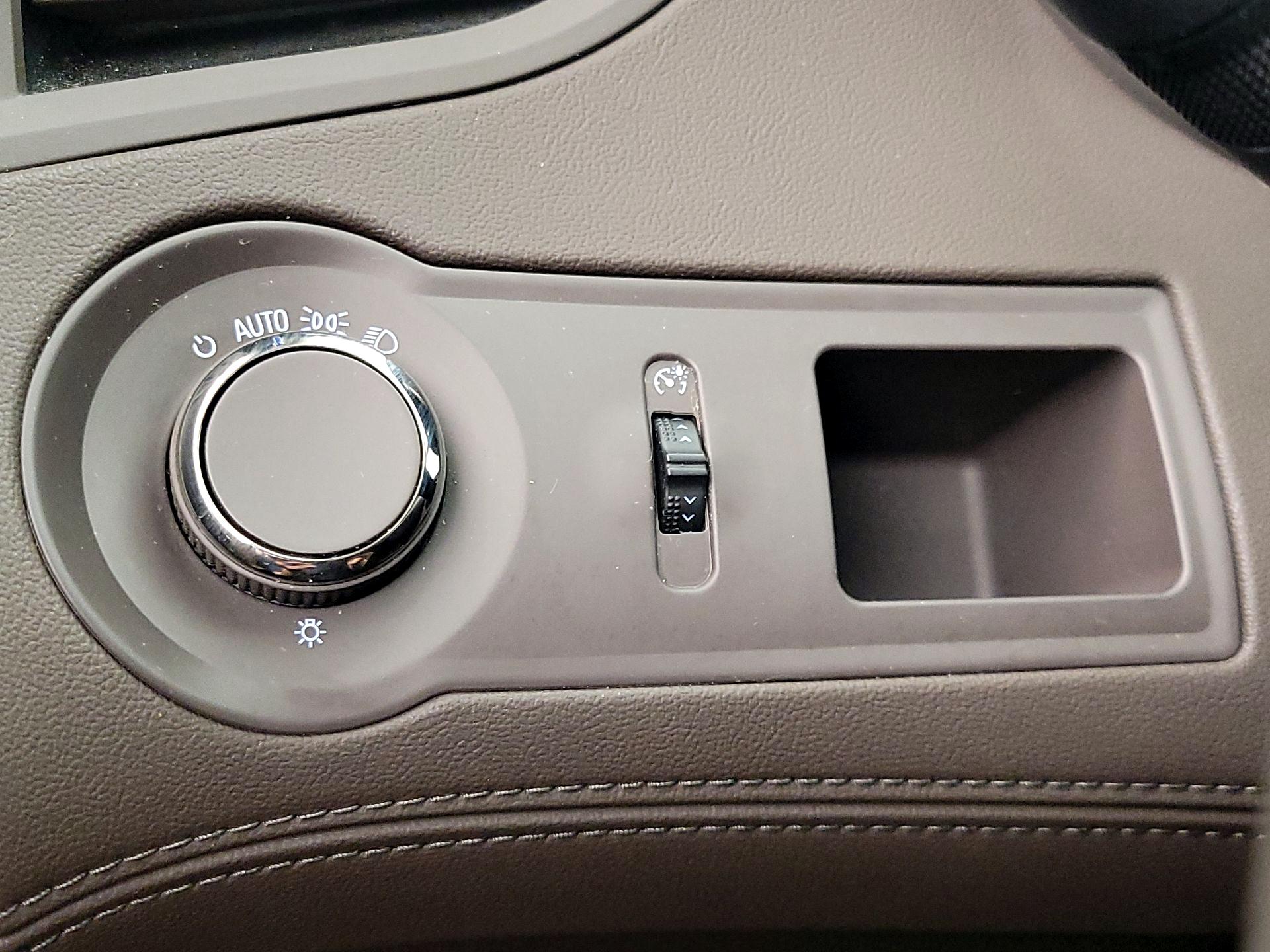 Thumbnail: 2014 Buick LaCrosse - 13