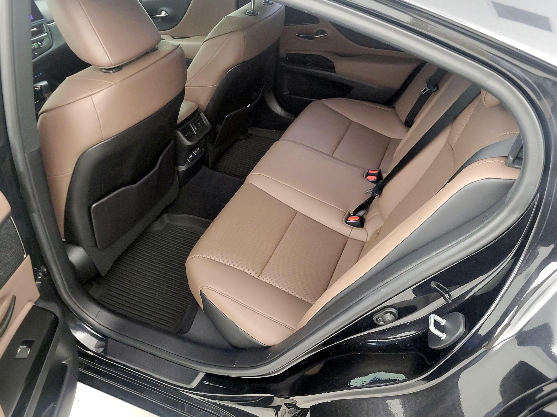 Thumbnail: 2023 Lexus ES - 20