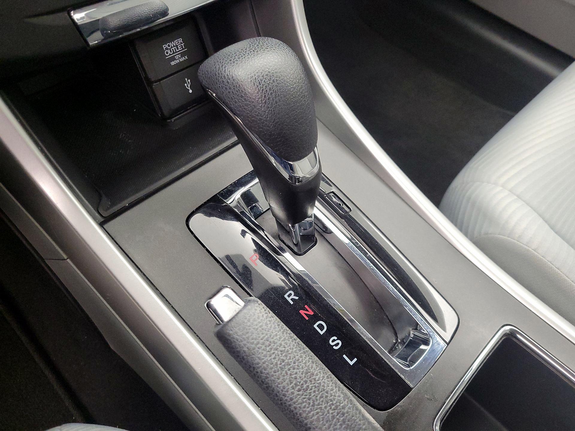 Thumbnail: 2015 Honda Accord - 17