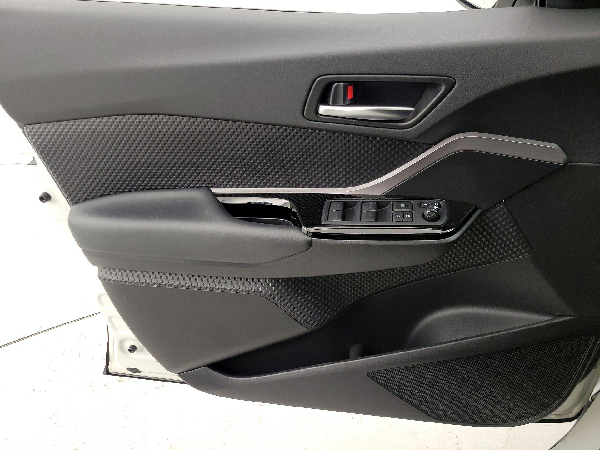 Thumbnail: 2021 Toyota C-HR - 12