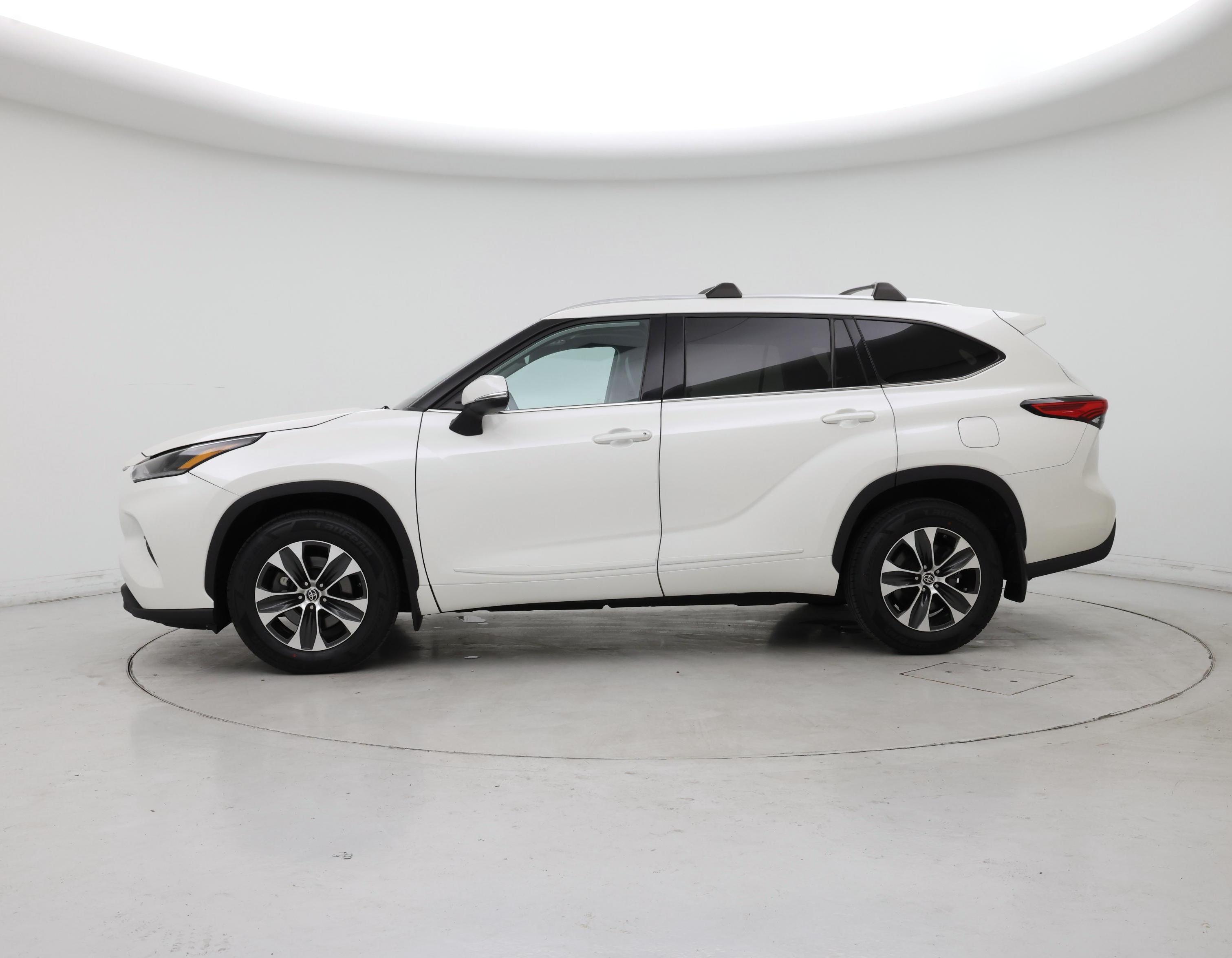 Thumbnail: 2021 Toyota Highlander - 3