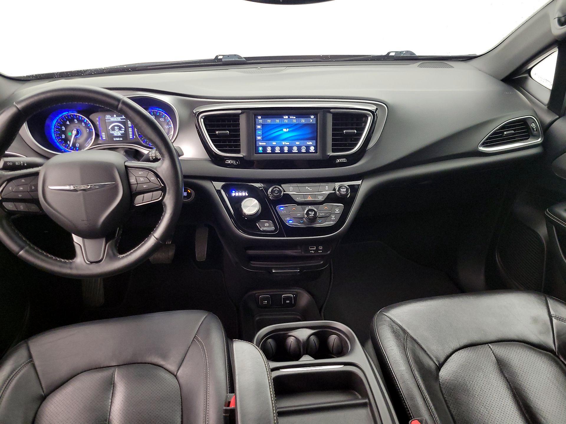 Thumbnail: 2019 Chrysler Pacifica - 9