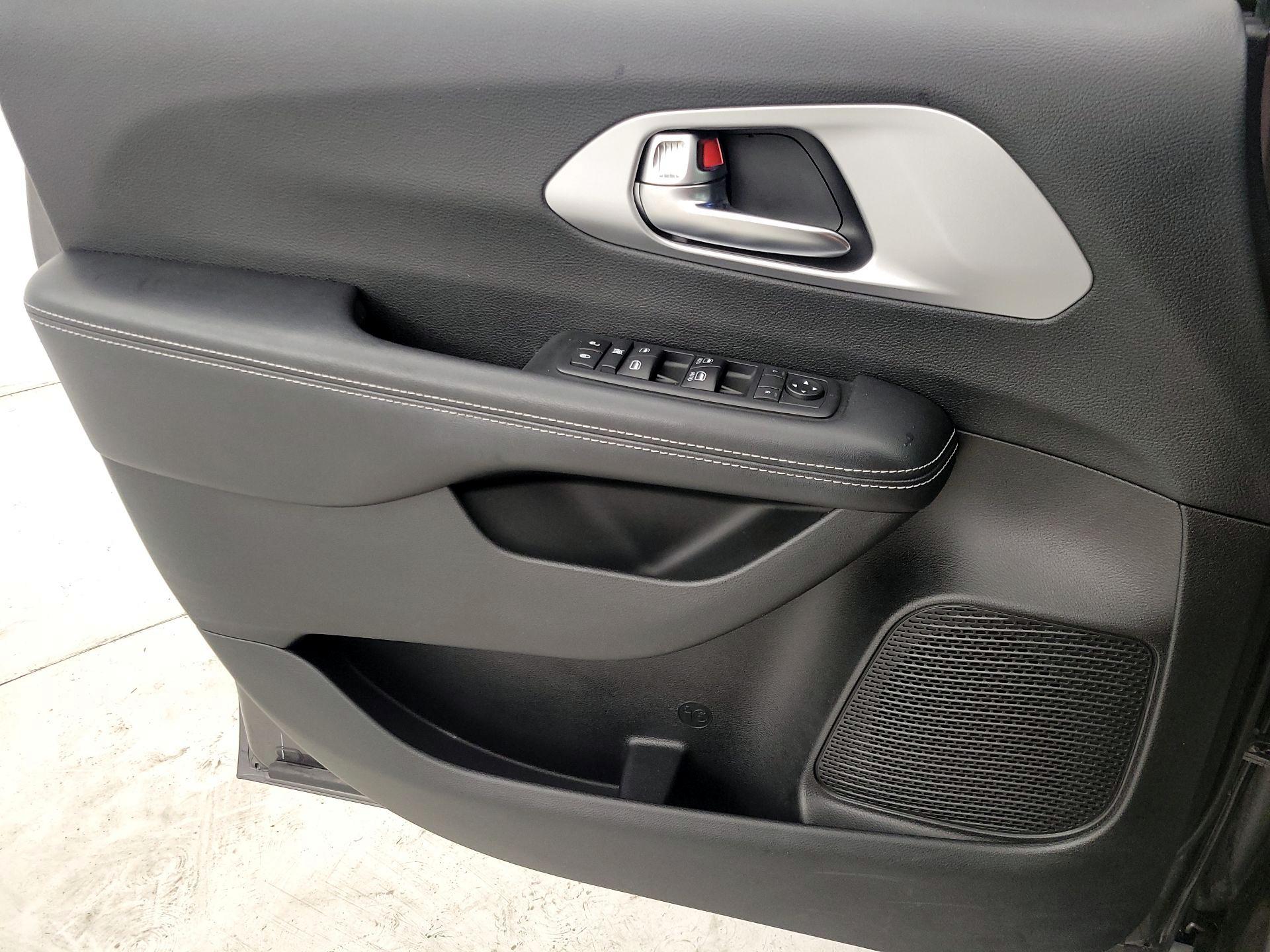 Thumbnail: 2019 Chrysler Pacifica - 12