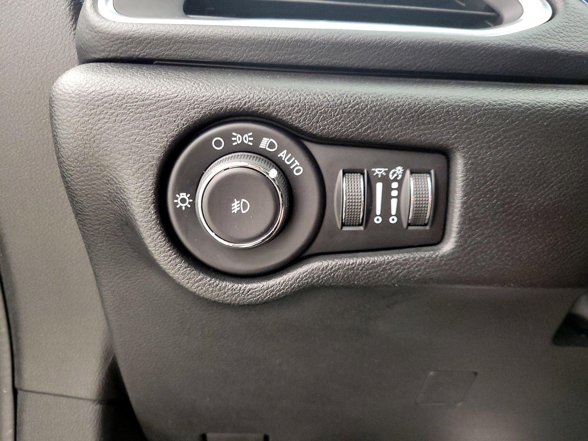 Thumbnail: 2019 Chrysler Pacifica - 13
