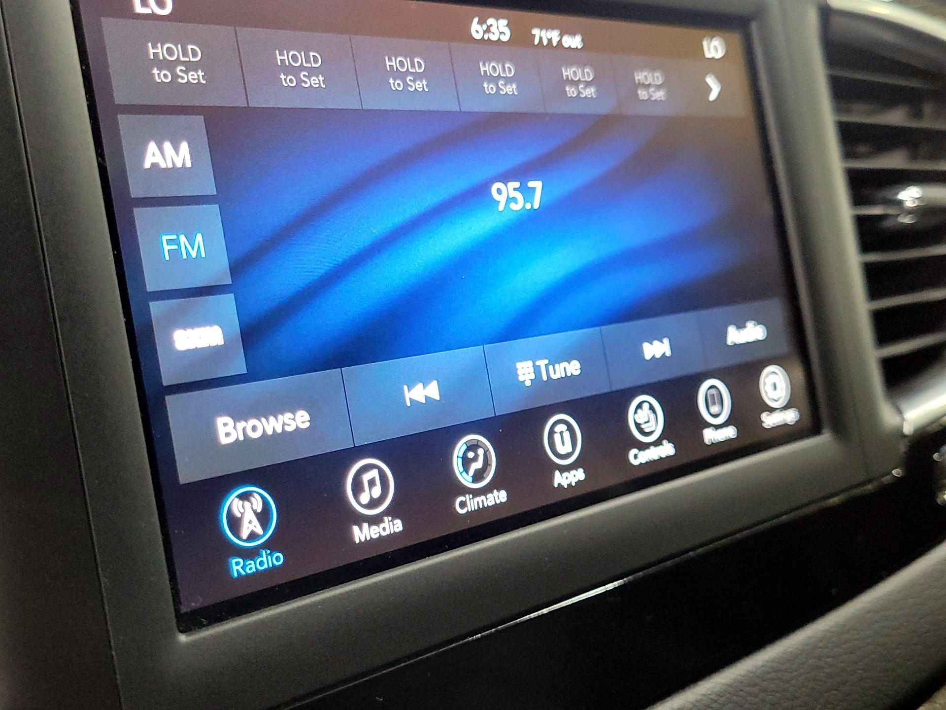Thumbnail: 2019 Chrysler Pacifica - 15