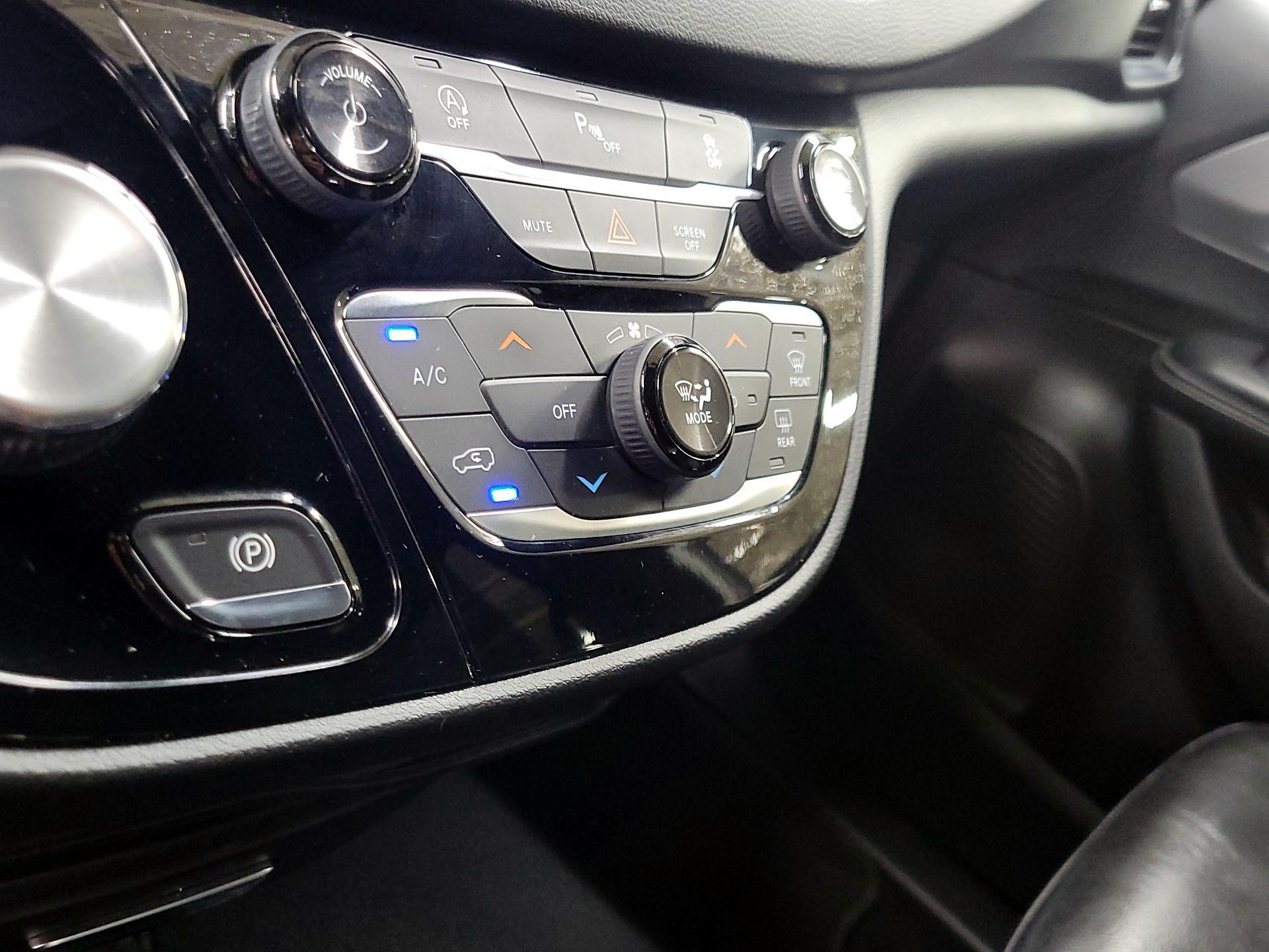 Thumbnail: 2019 Chrysler Pacifica - 16