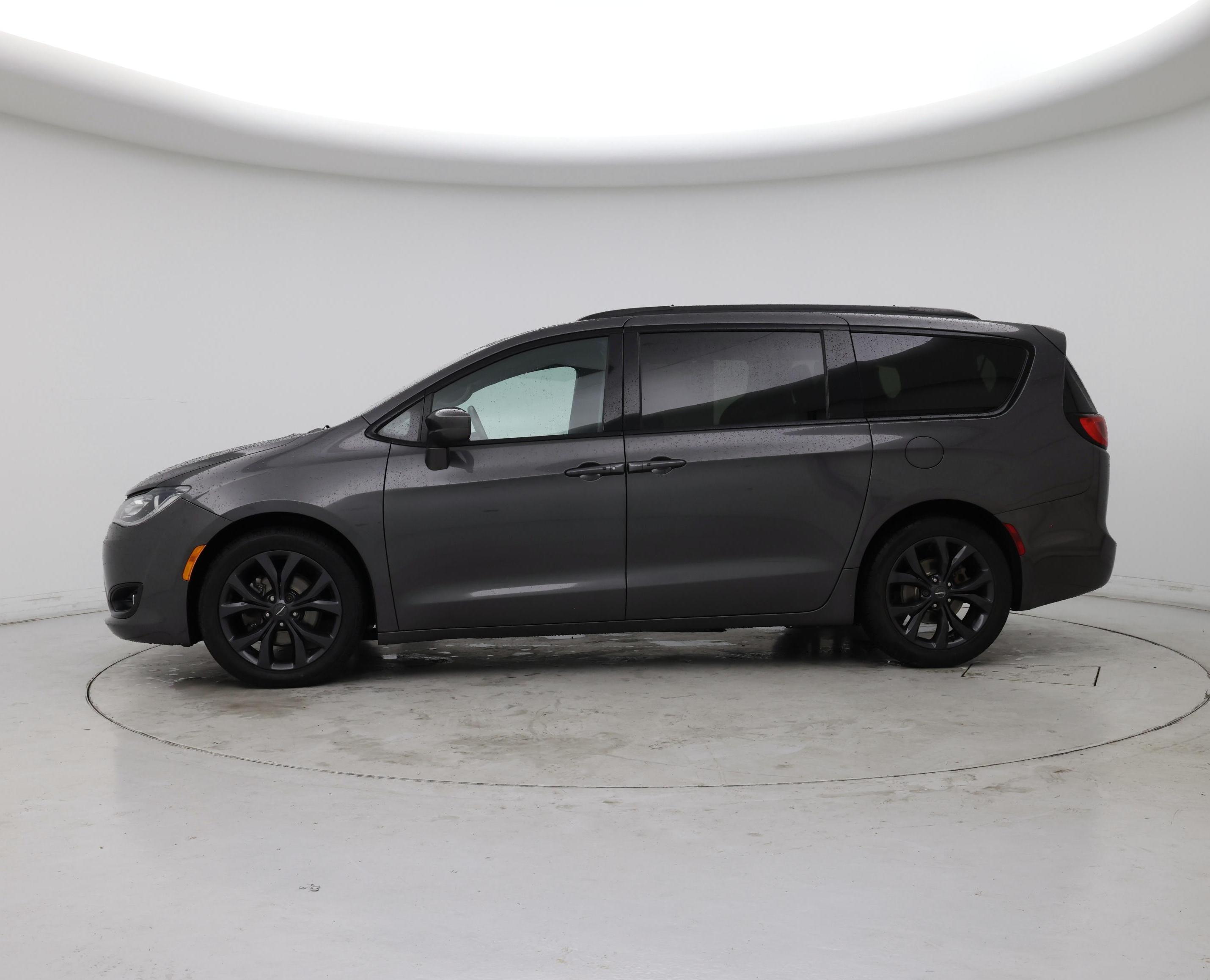 Thumbnail: 2019 Chrysler Pacifica - 3