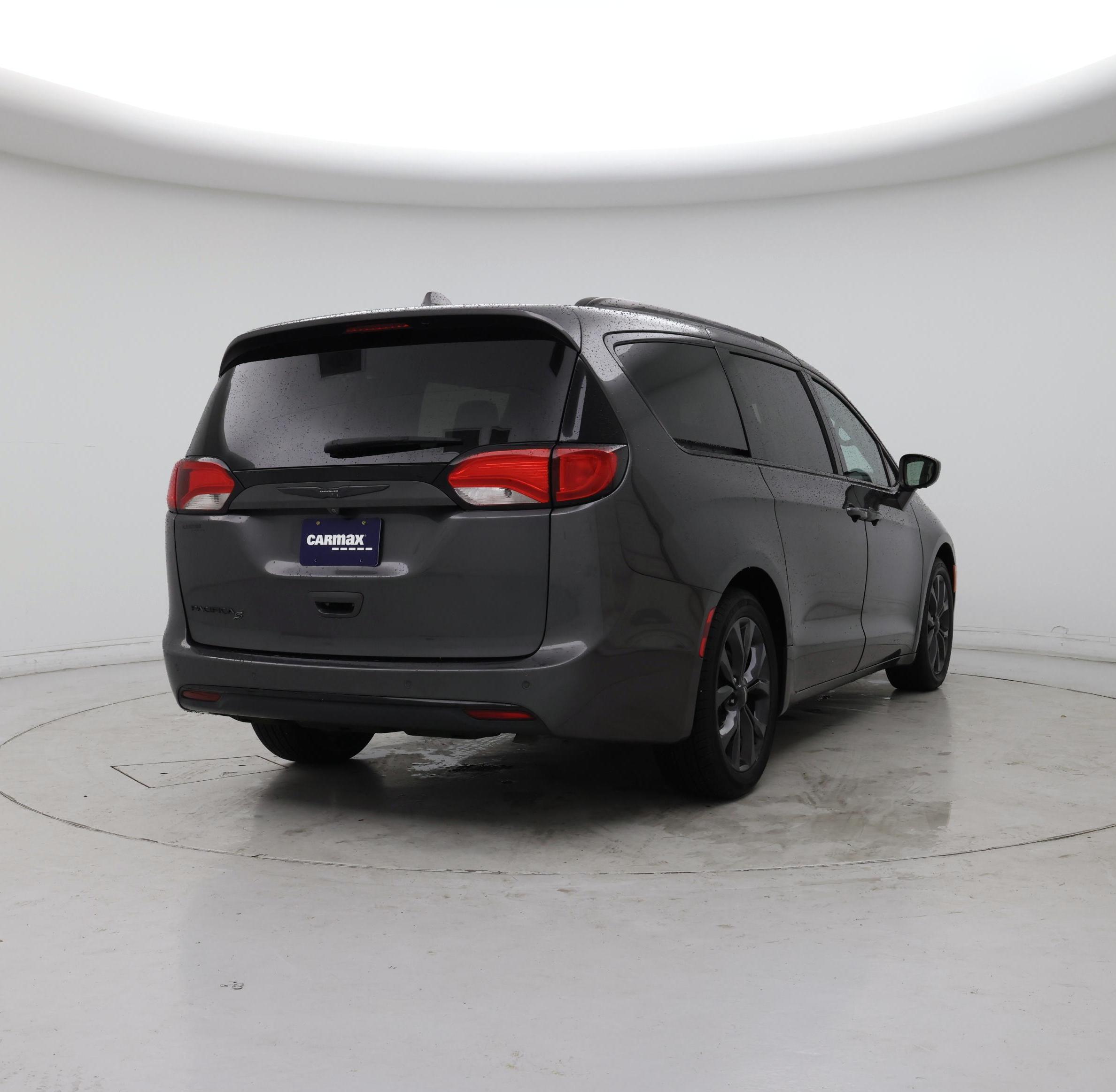 Thumbnail: 2019 Chrysler Pacifica - 8
