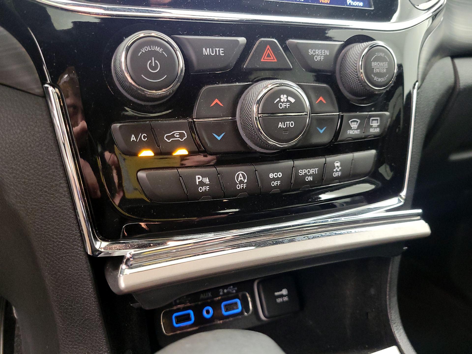 Thumbnail: 2019 Jeep Grand Cherokee - 17