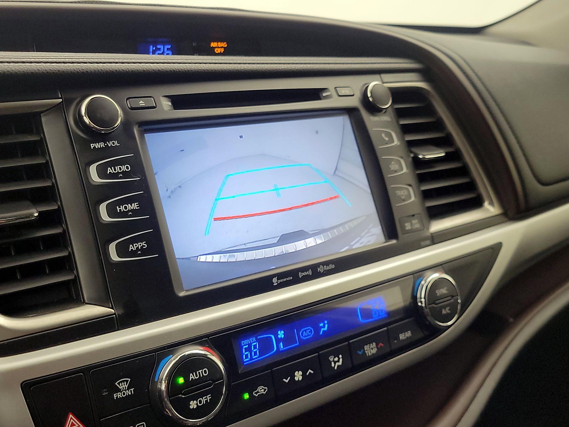 Thumbnail: 2019 Toyota Highlander - 15