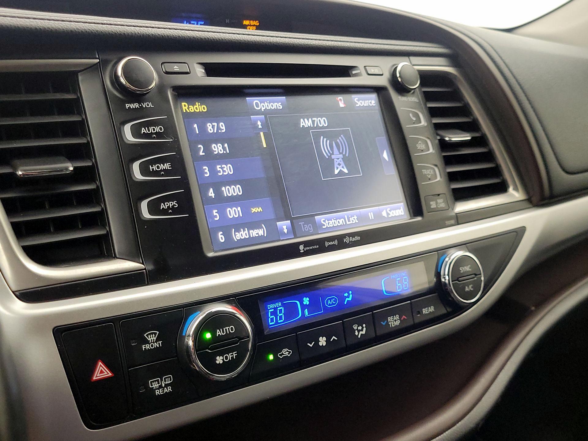 Thumbnail: 2019 Toyota Highlander - 16