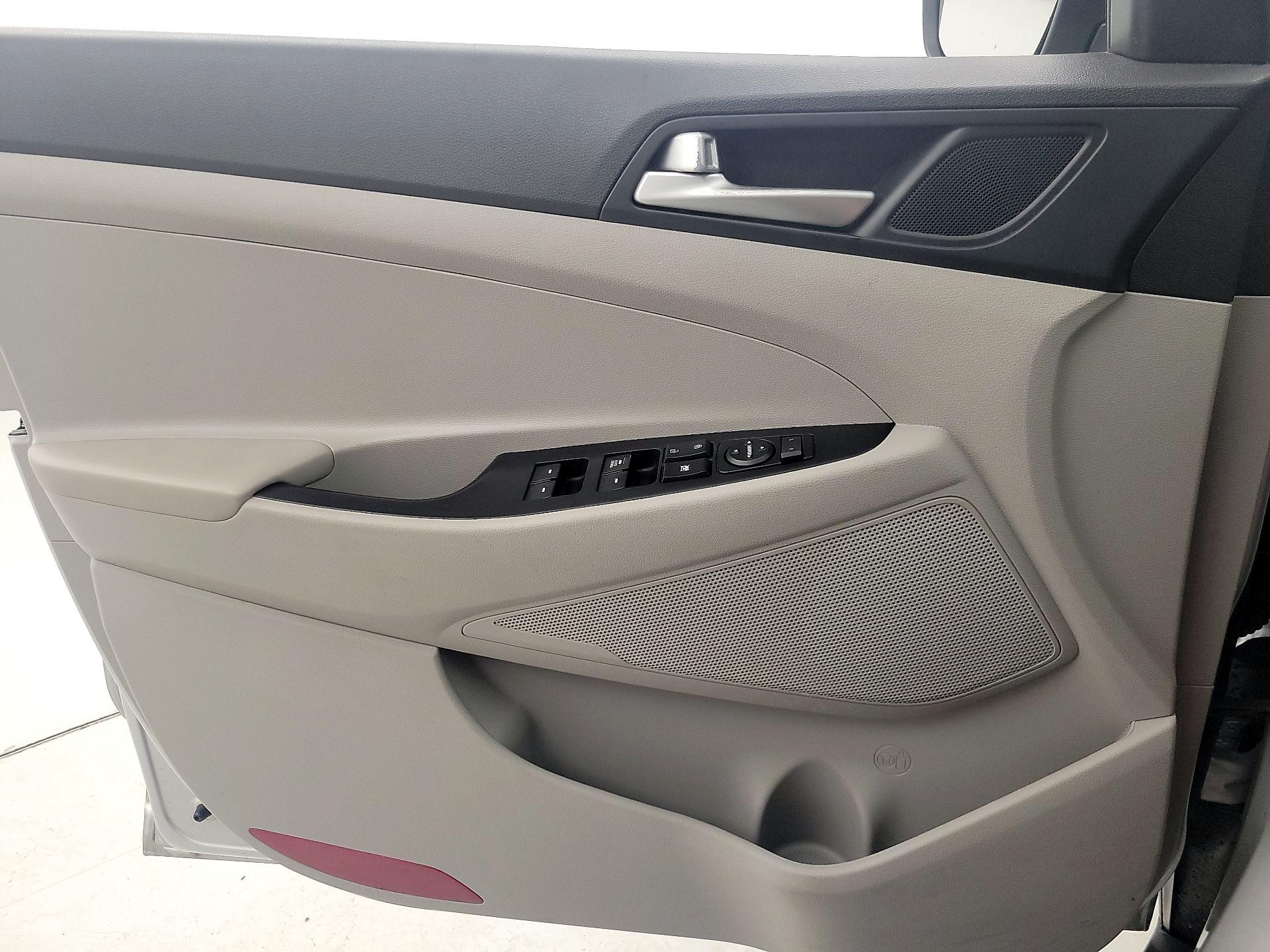 Thumbnail: 2020 Hyundai Tucson - 12