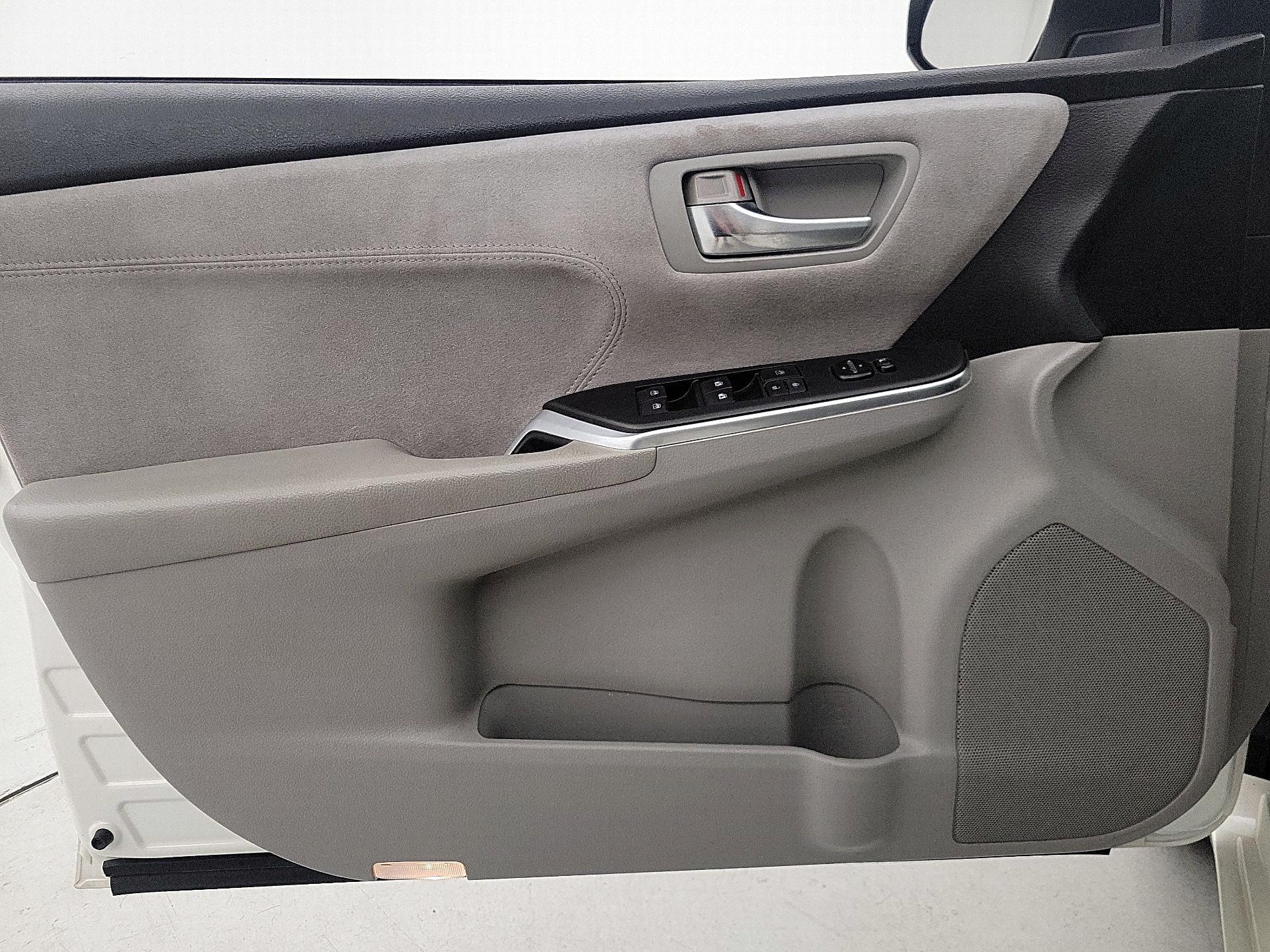Thumbnail: 2015 Toyota Camry - 12