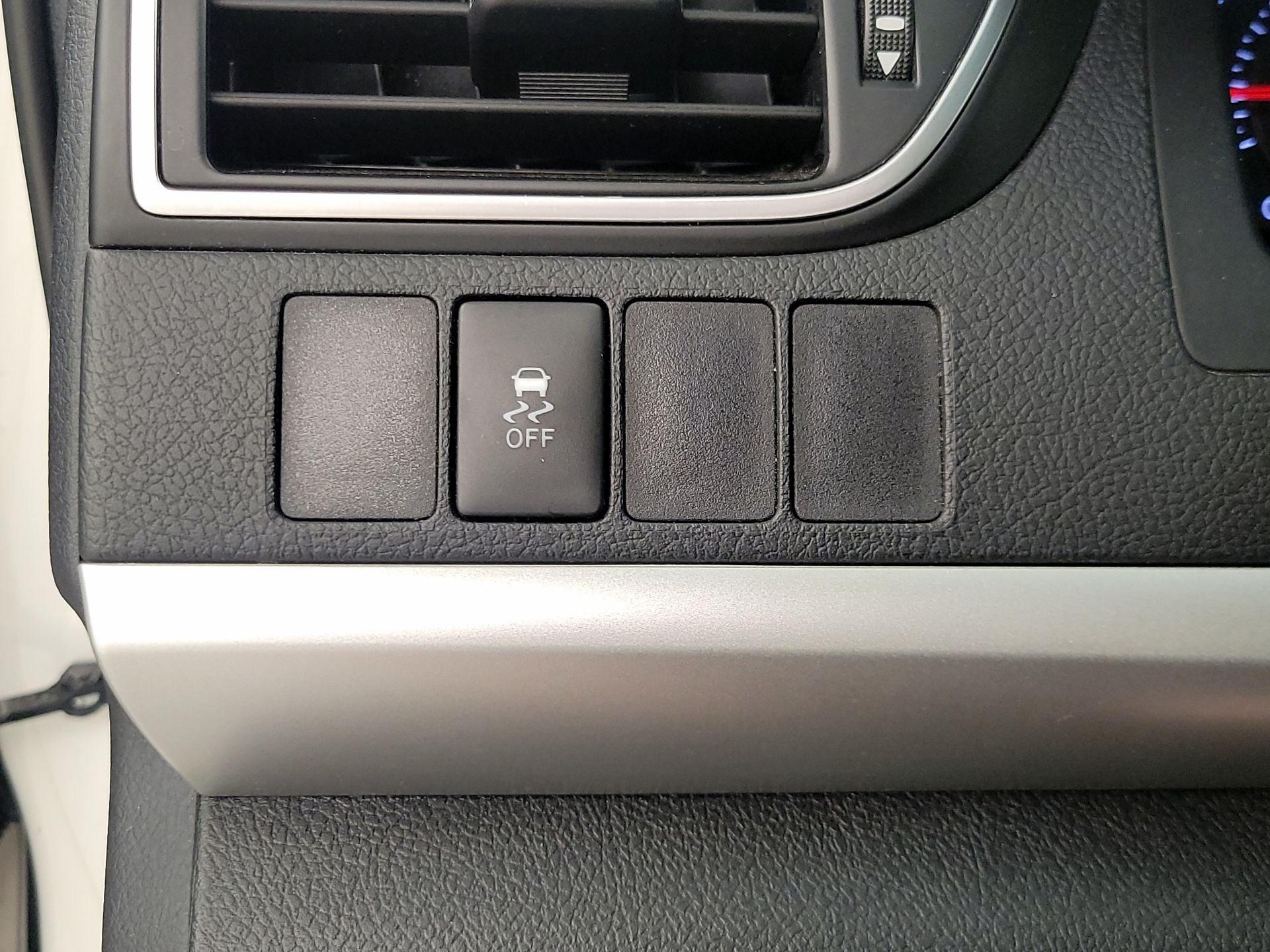 Thumbnail: 2015 Toyota Camry - 13