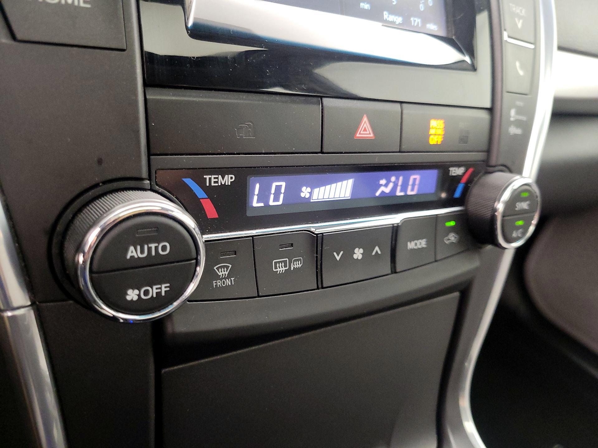 Thumbnail: 2015 Toyota Camry - 16