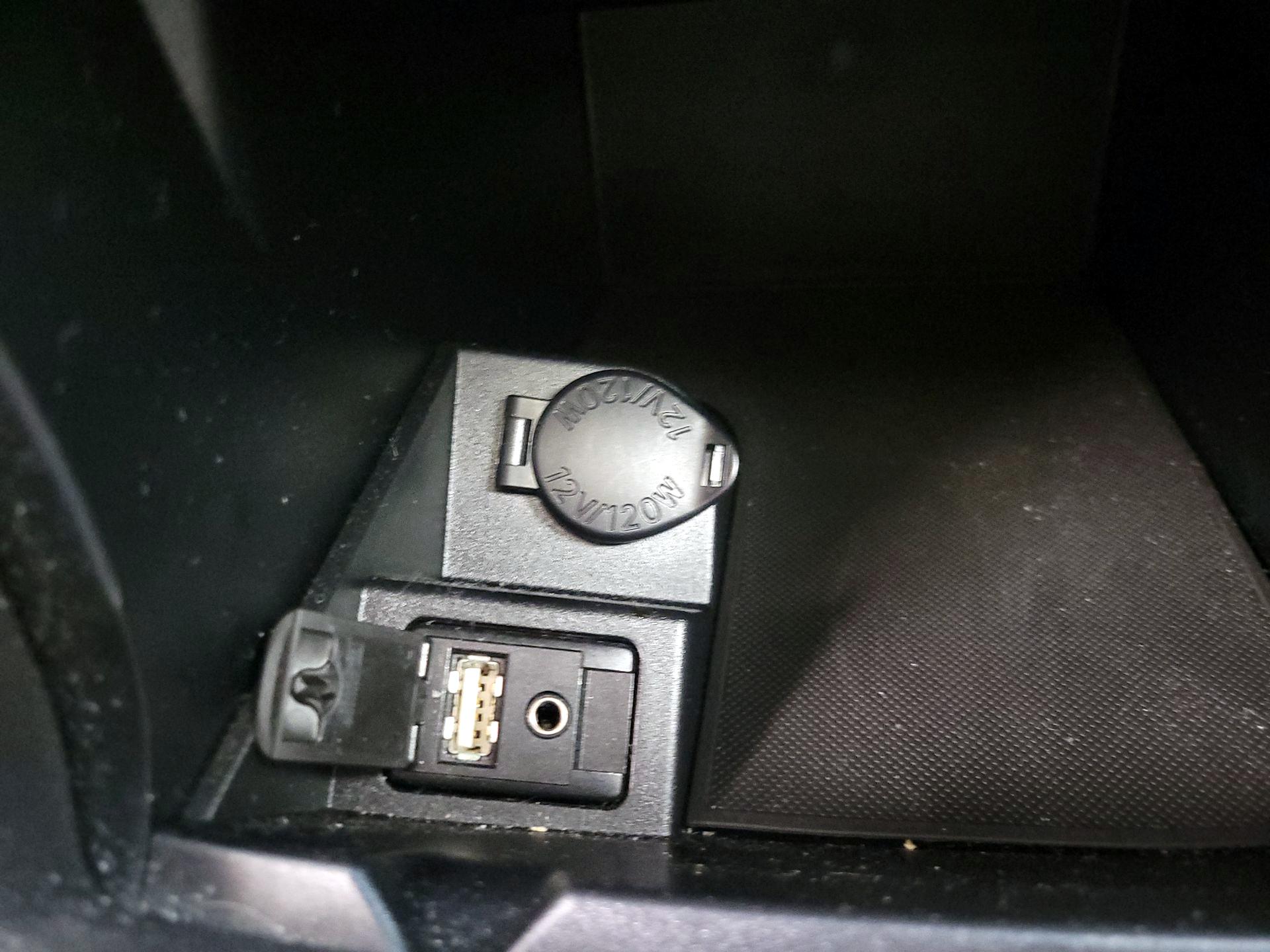 Thumbnail: 2015 Toyota Camry - 18