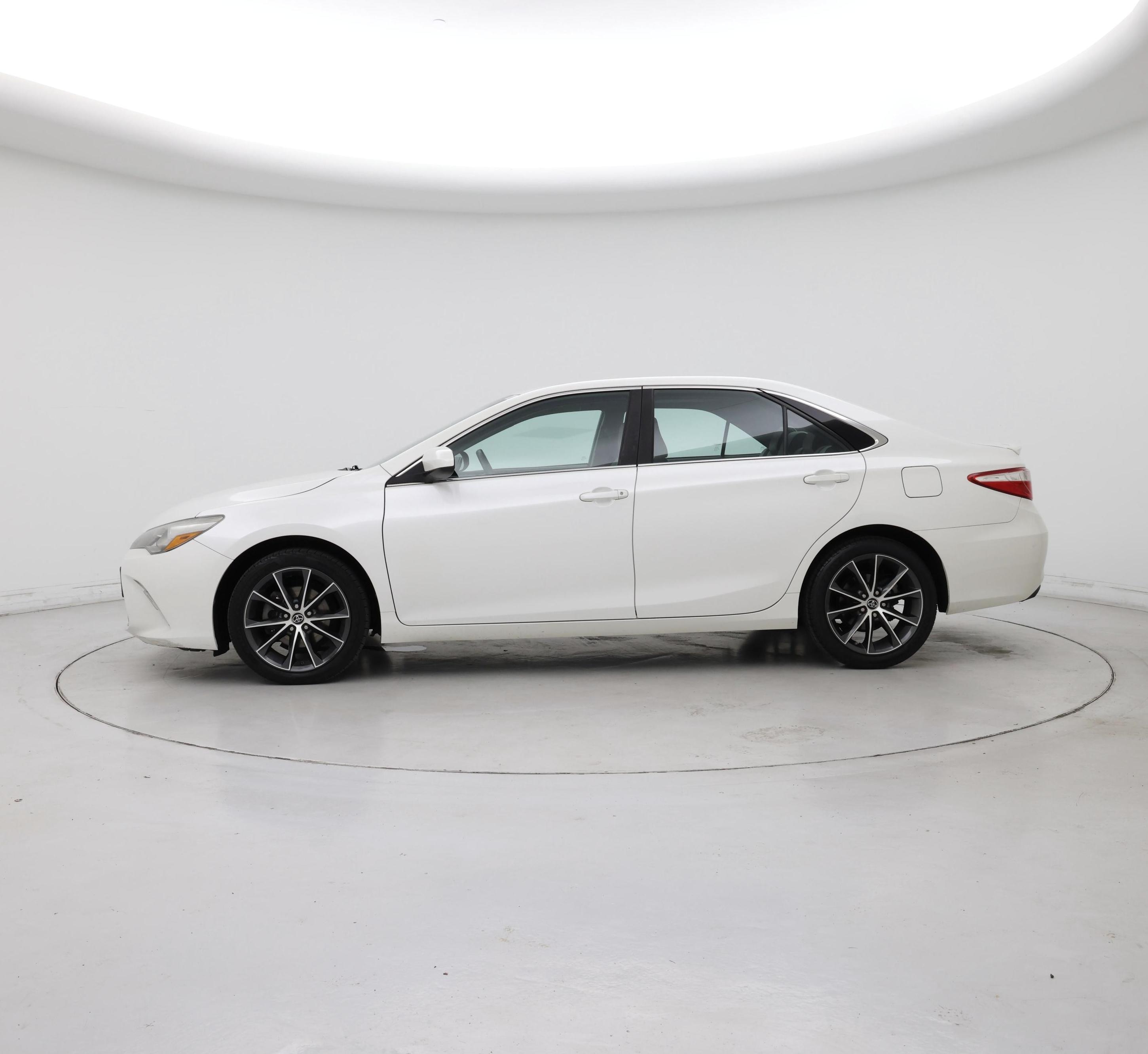 Thumbnail: 2015 Toyota Camry - 3