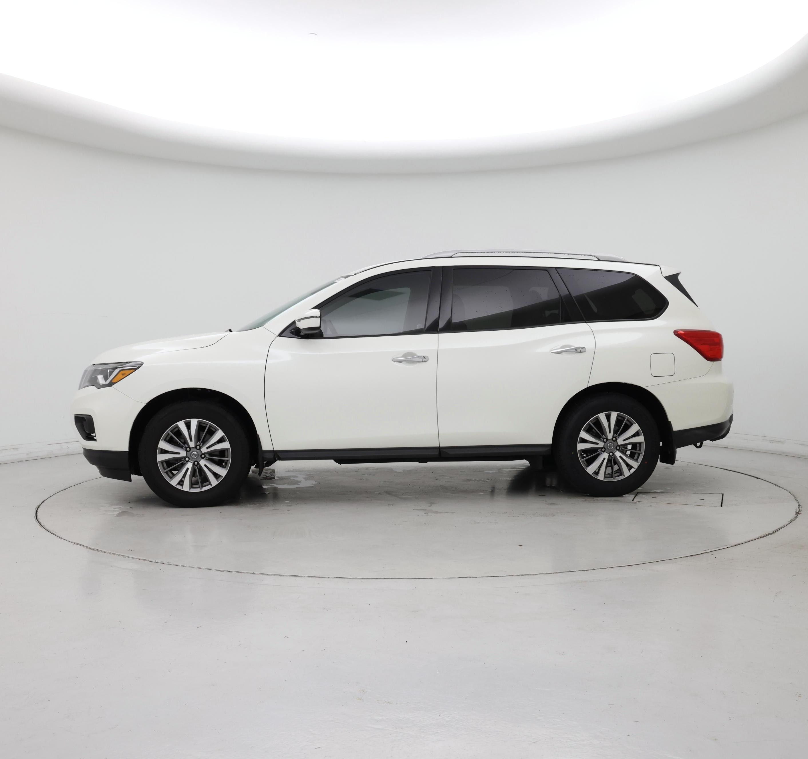 Thumbnail: 2020 Nissan Pathfinder - 3