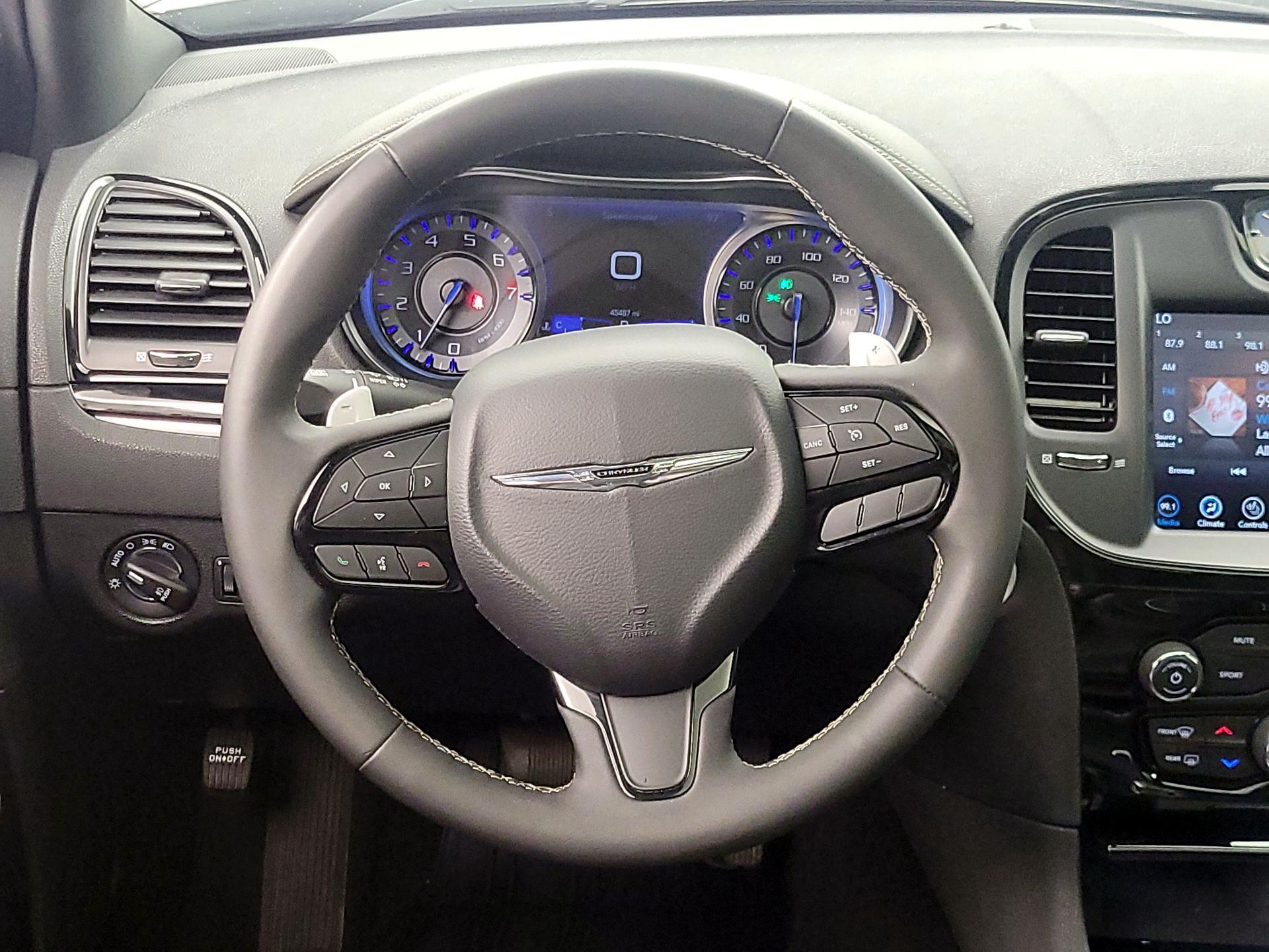 Thumbnail: 2023 Chrysler 300 - 10